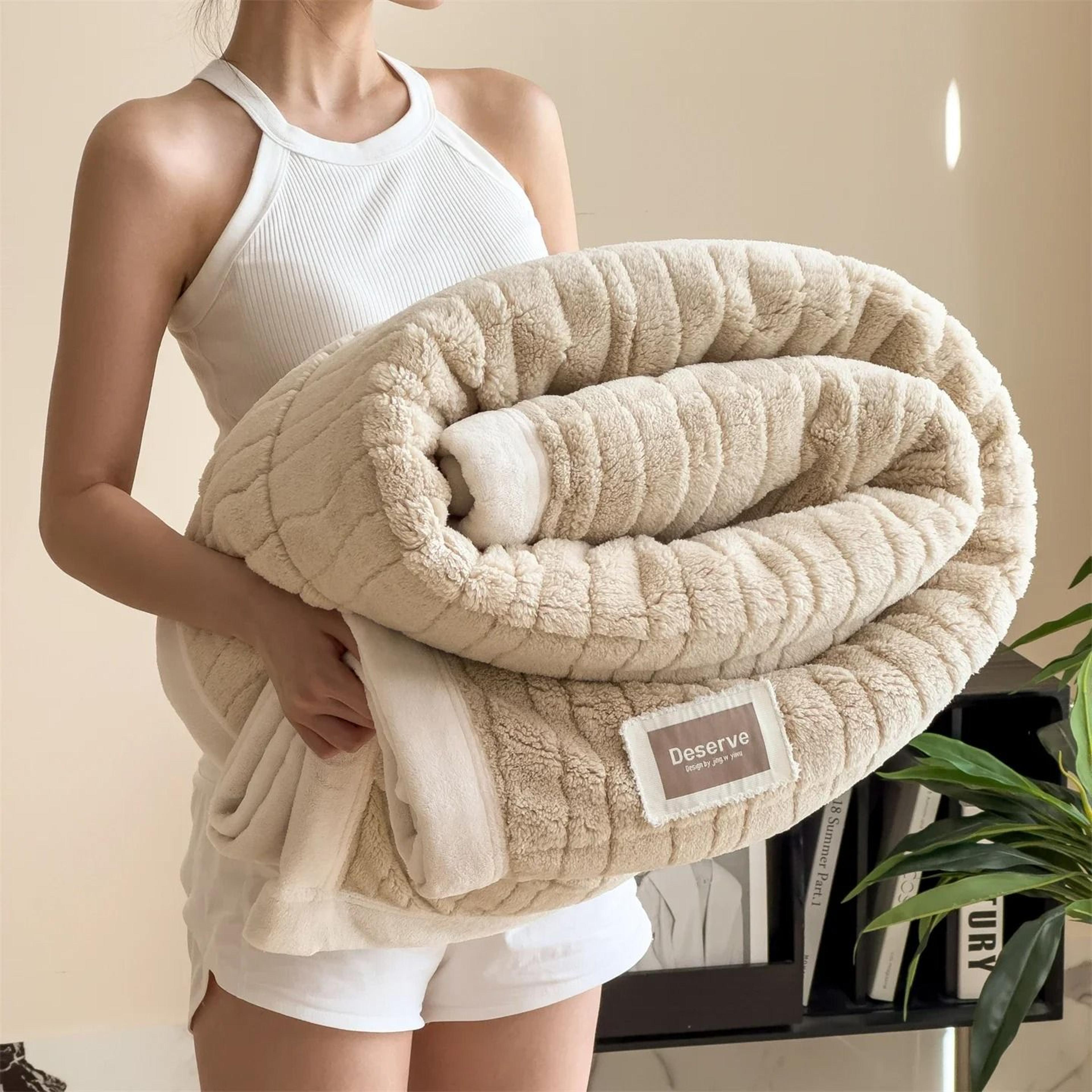 luxury thick double-sided fleece blanket set (solid color soft velvet winter blanket & matching pillowcase set)