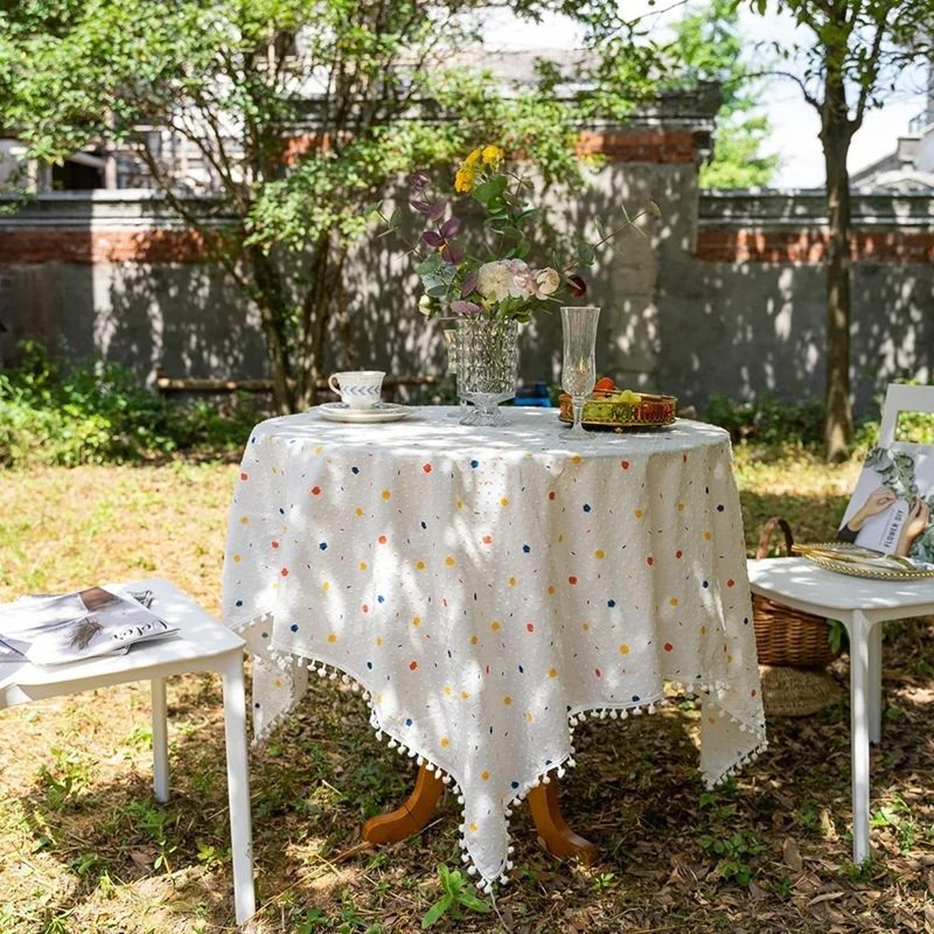 round pompom tassel cotton tablecloth (dust-proof table cover for living room, kitchen & picnics)