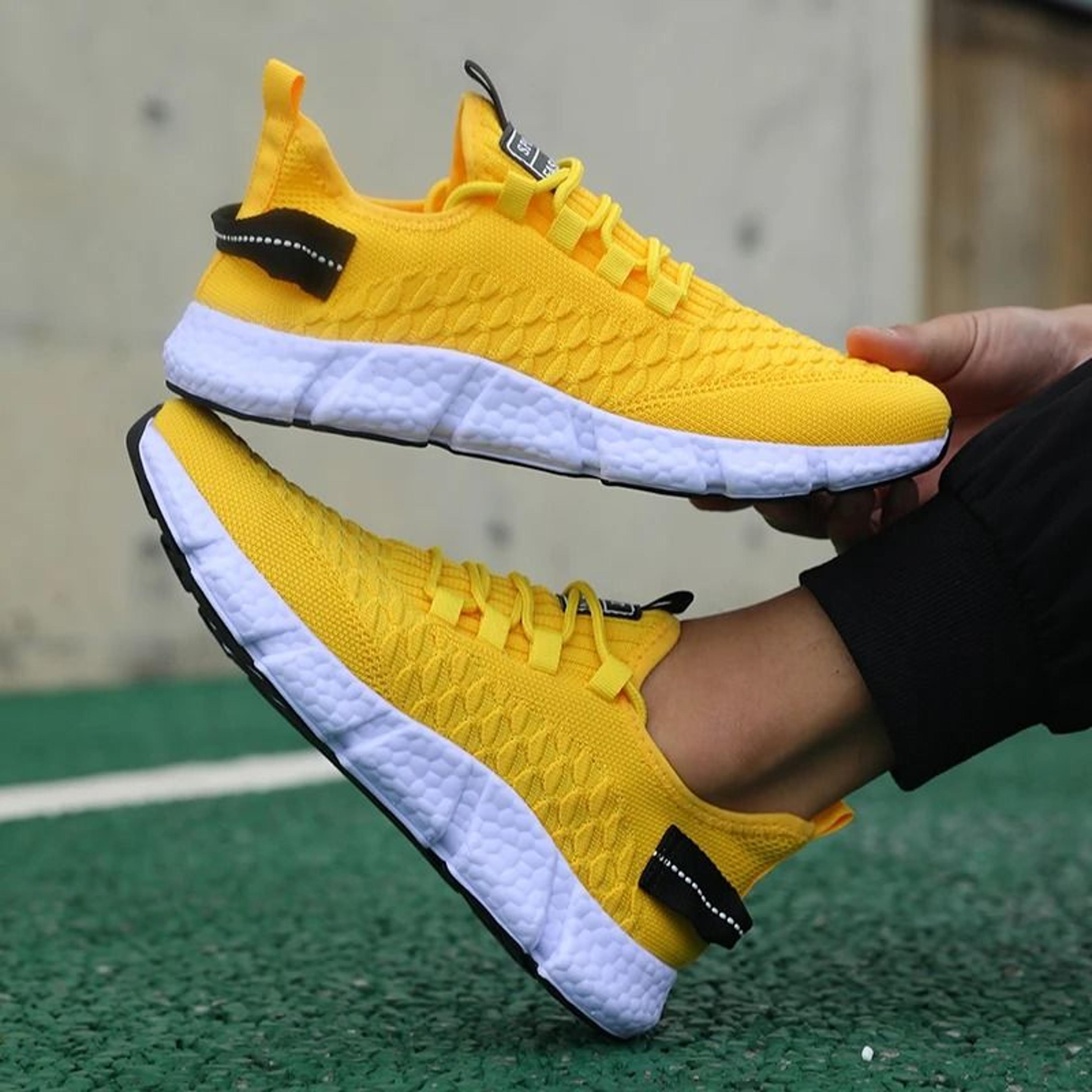 lightweight breathable running sneakers for men and women