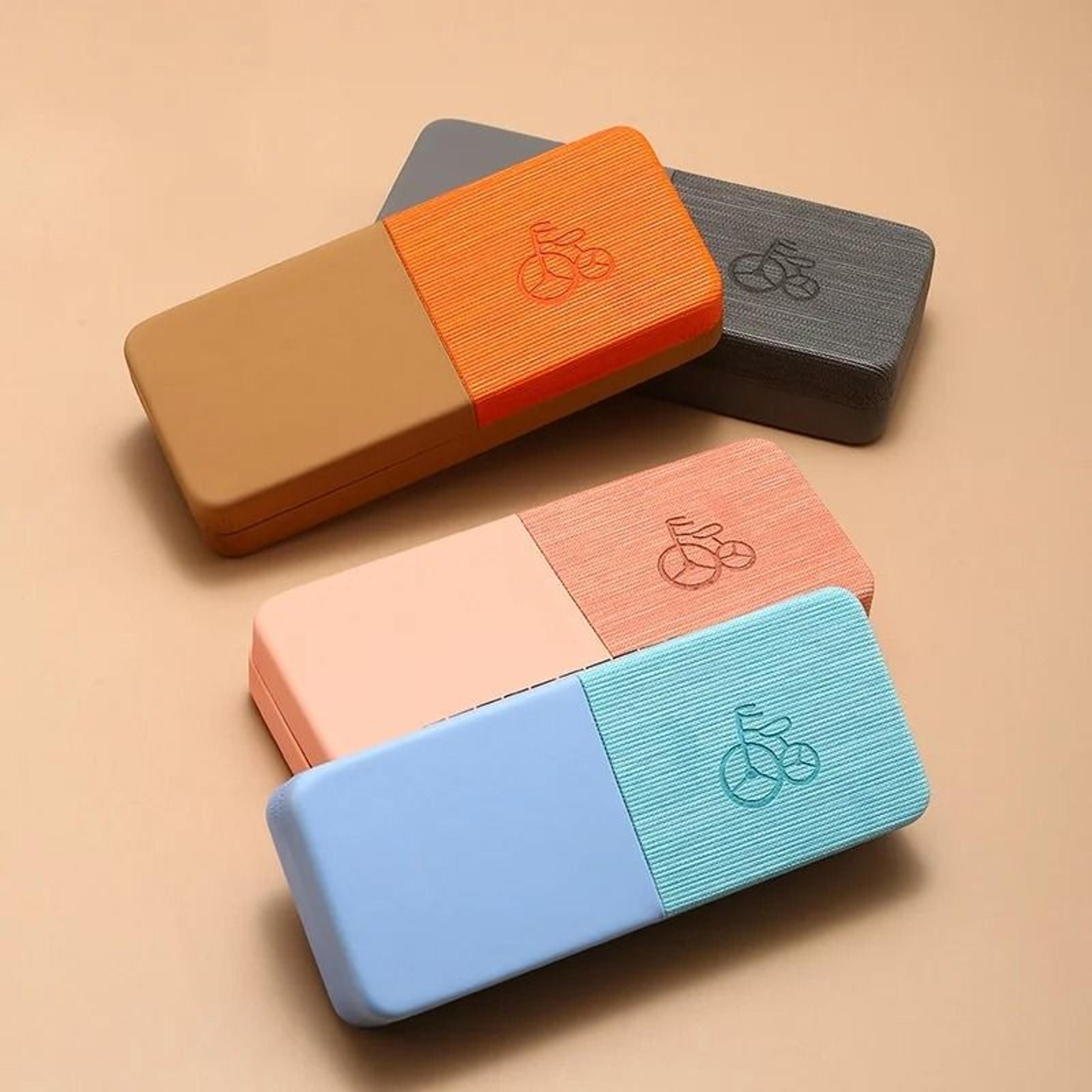 portable hard shell glasses case with contrast design