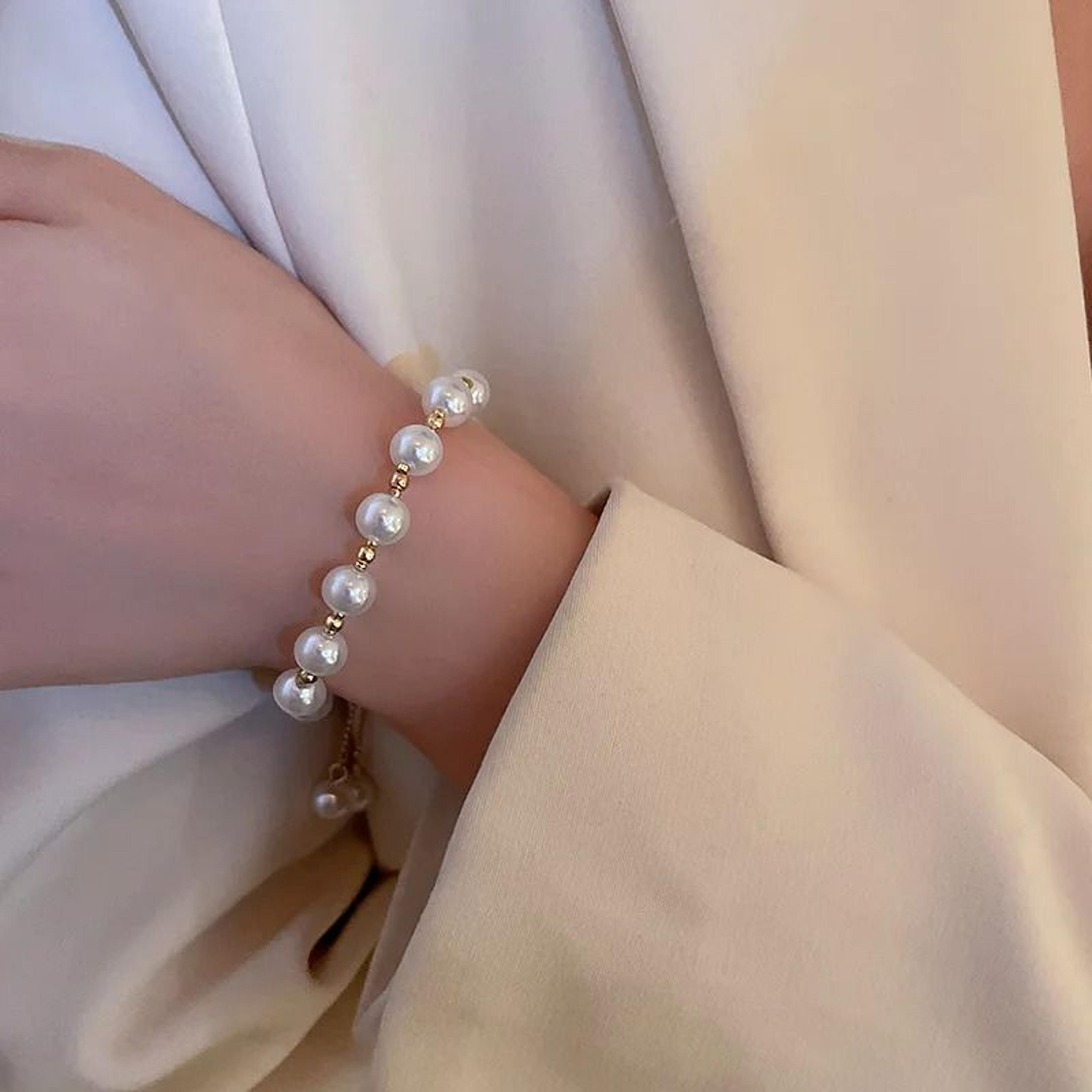 elegant simulated baroque pearl bracelet for women
