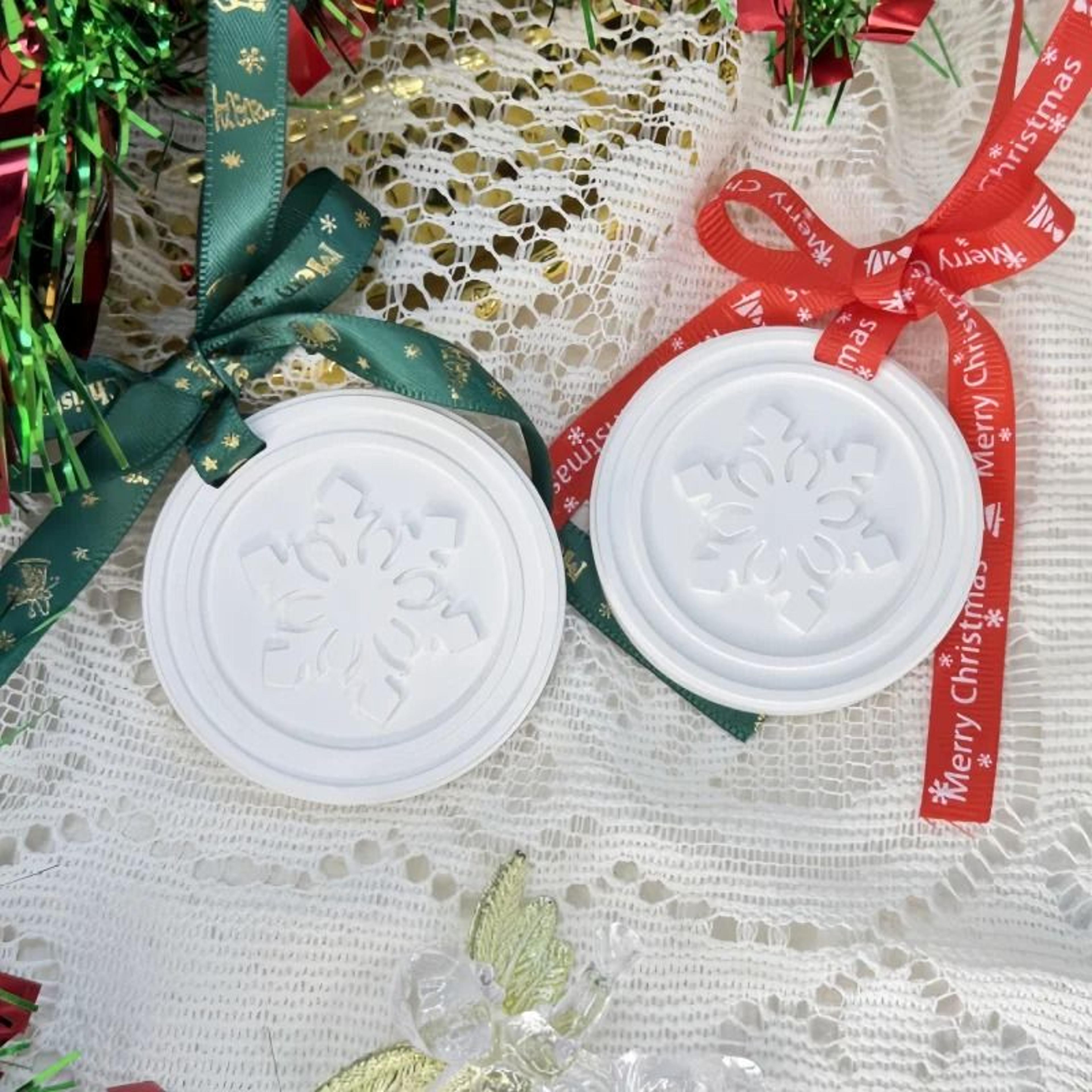 christmas snowflake hanging decoration with aromatherapy accent