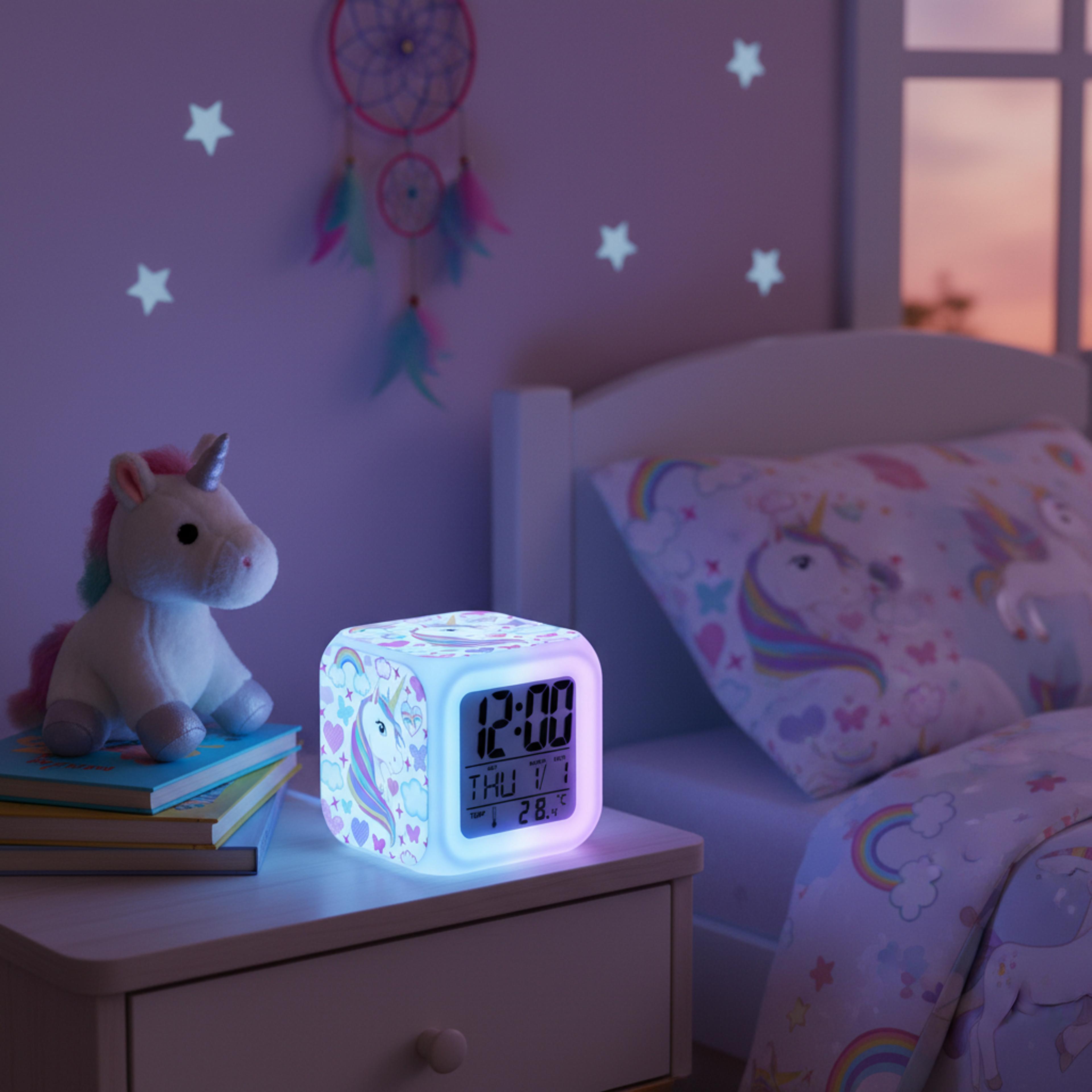 dream glow kids alarm clock with led night light, digital time display & color changing lamp