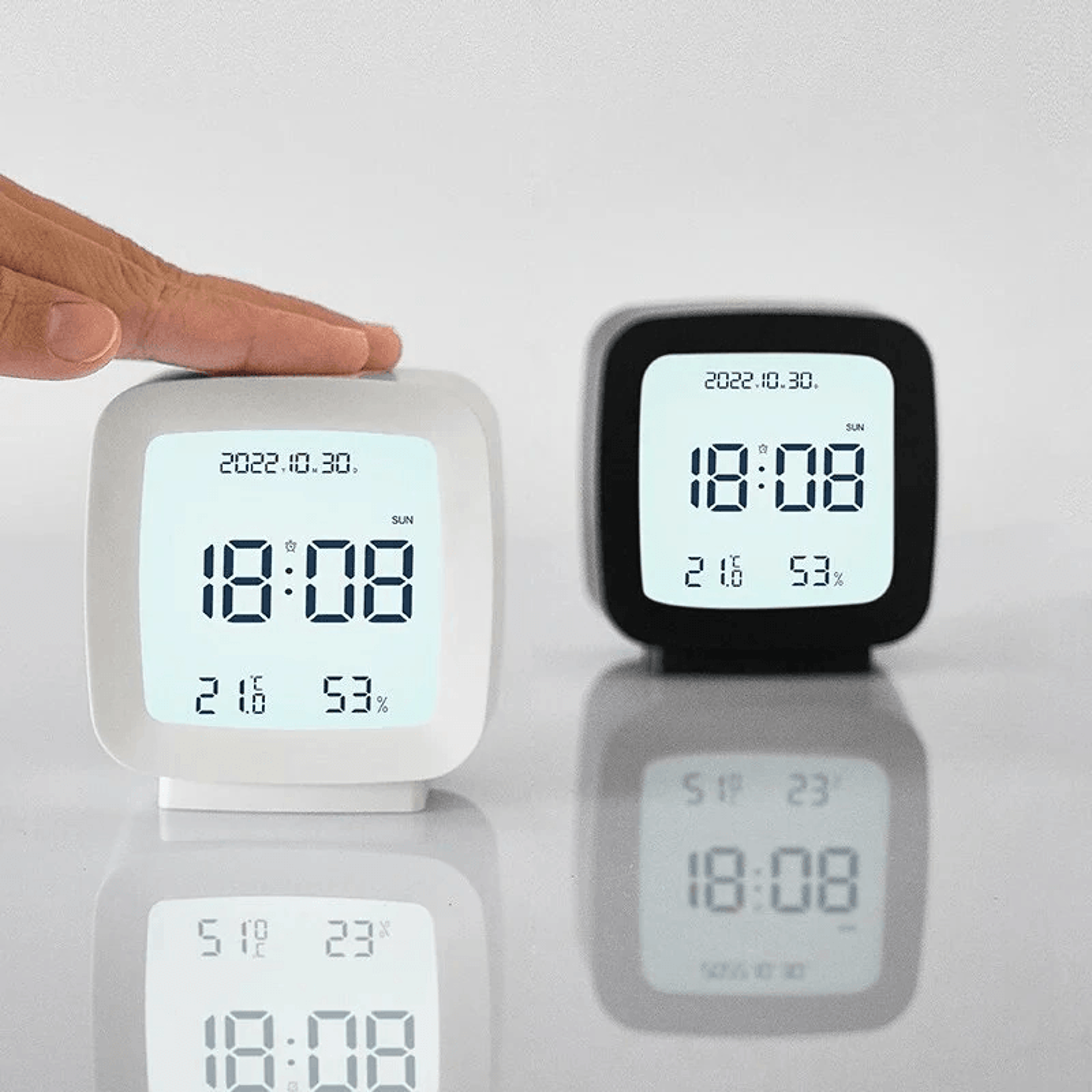 smart digital alarm clock with voice activated backlight temperature humidity monitor and snooze