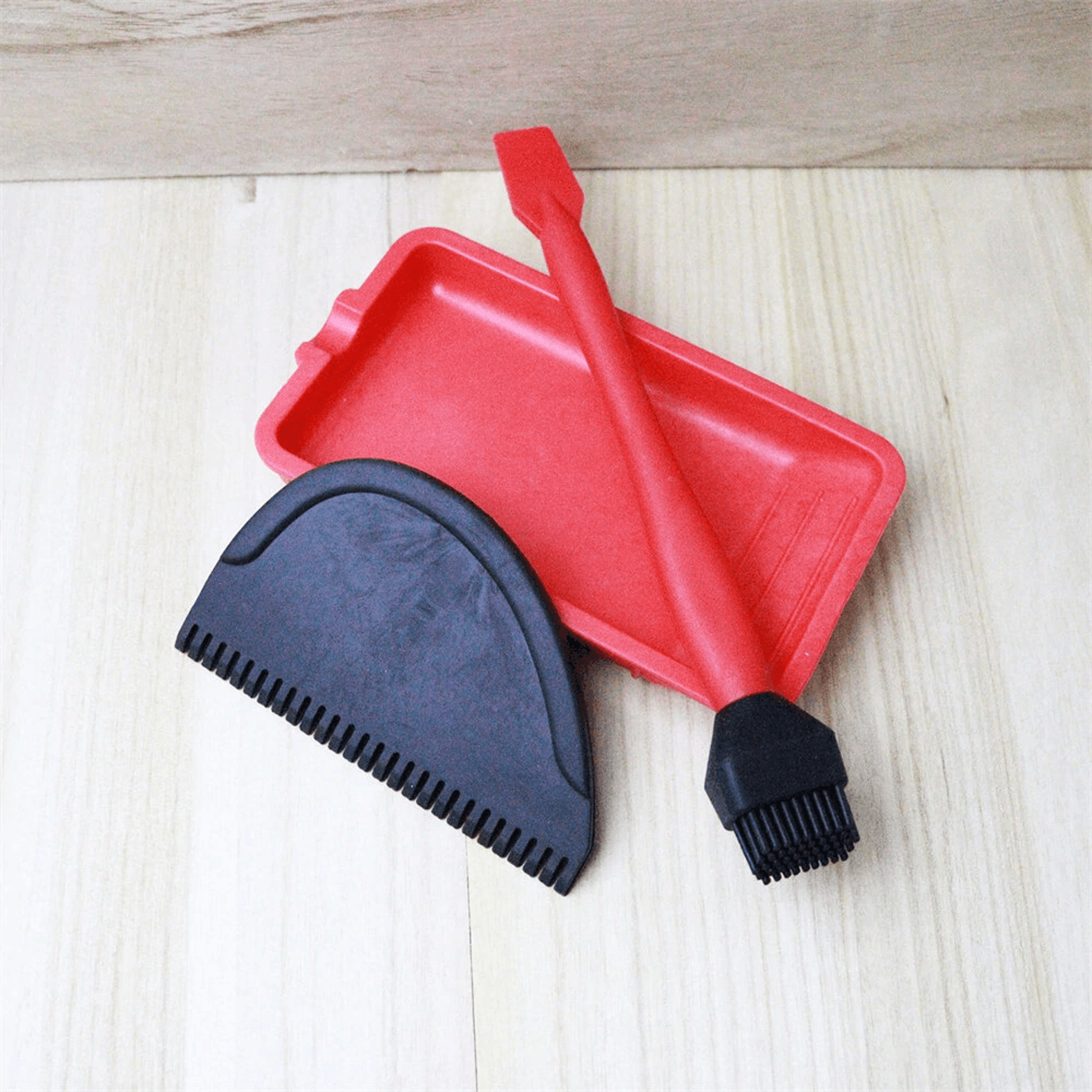 reusable silicone glue applicator kit with brush tray and woodworking glue spreader