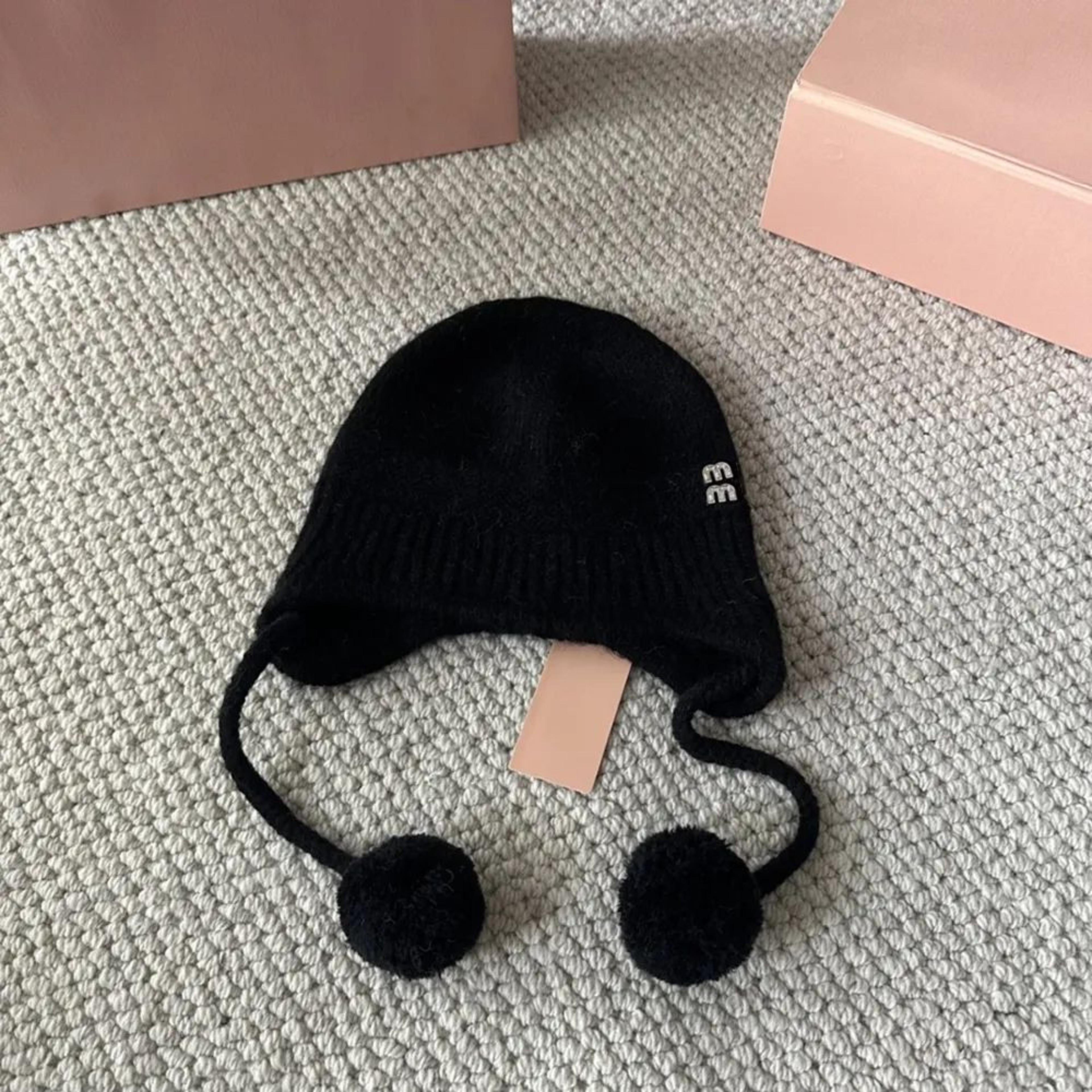 unisex winter beanie hat with cotton cashmere blend and geometric letter print