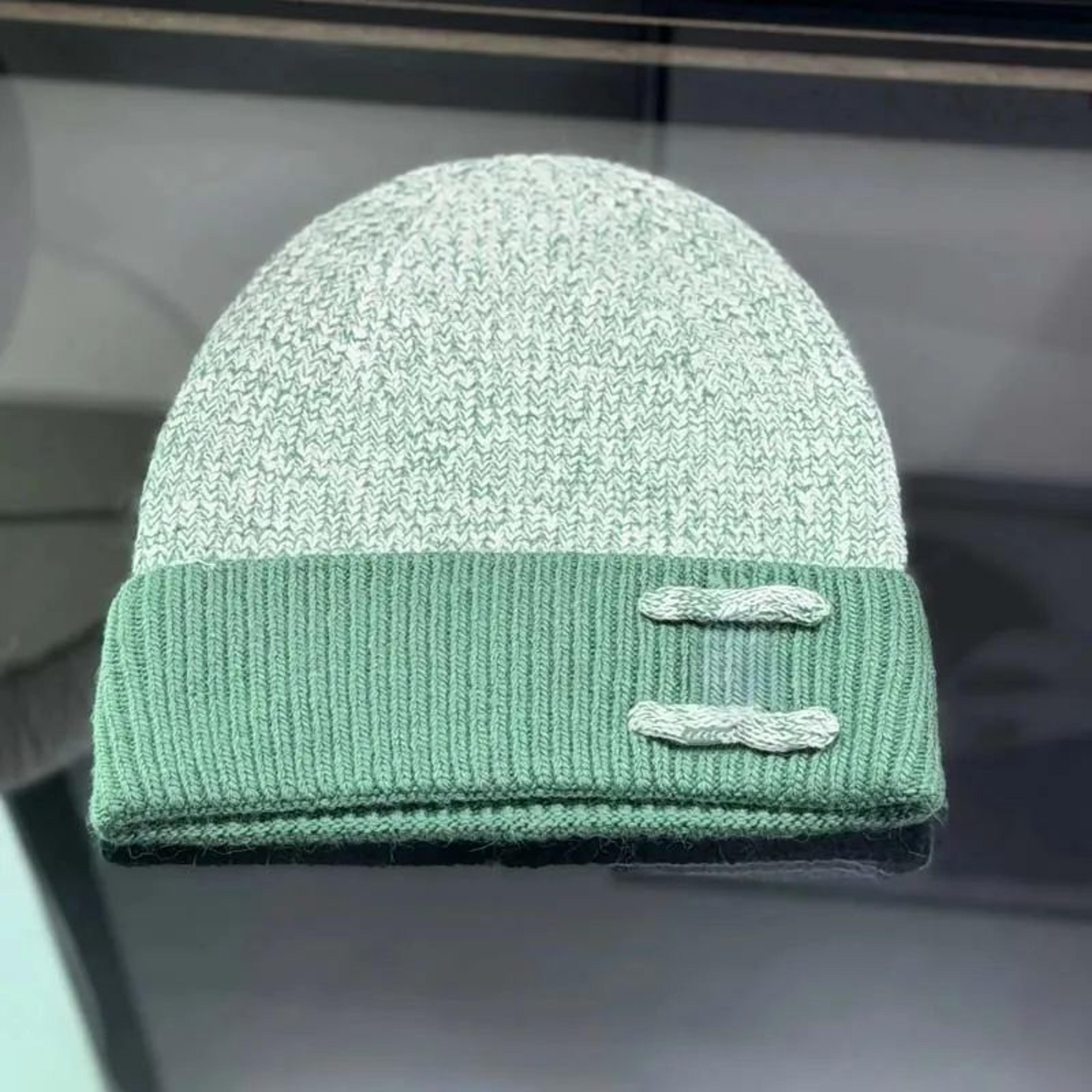 unisex knitted beanie hat with letter design for winter outdoor wear
