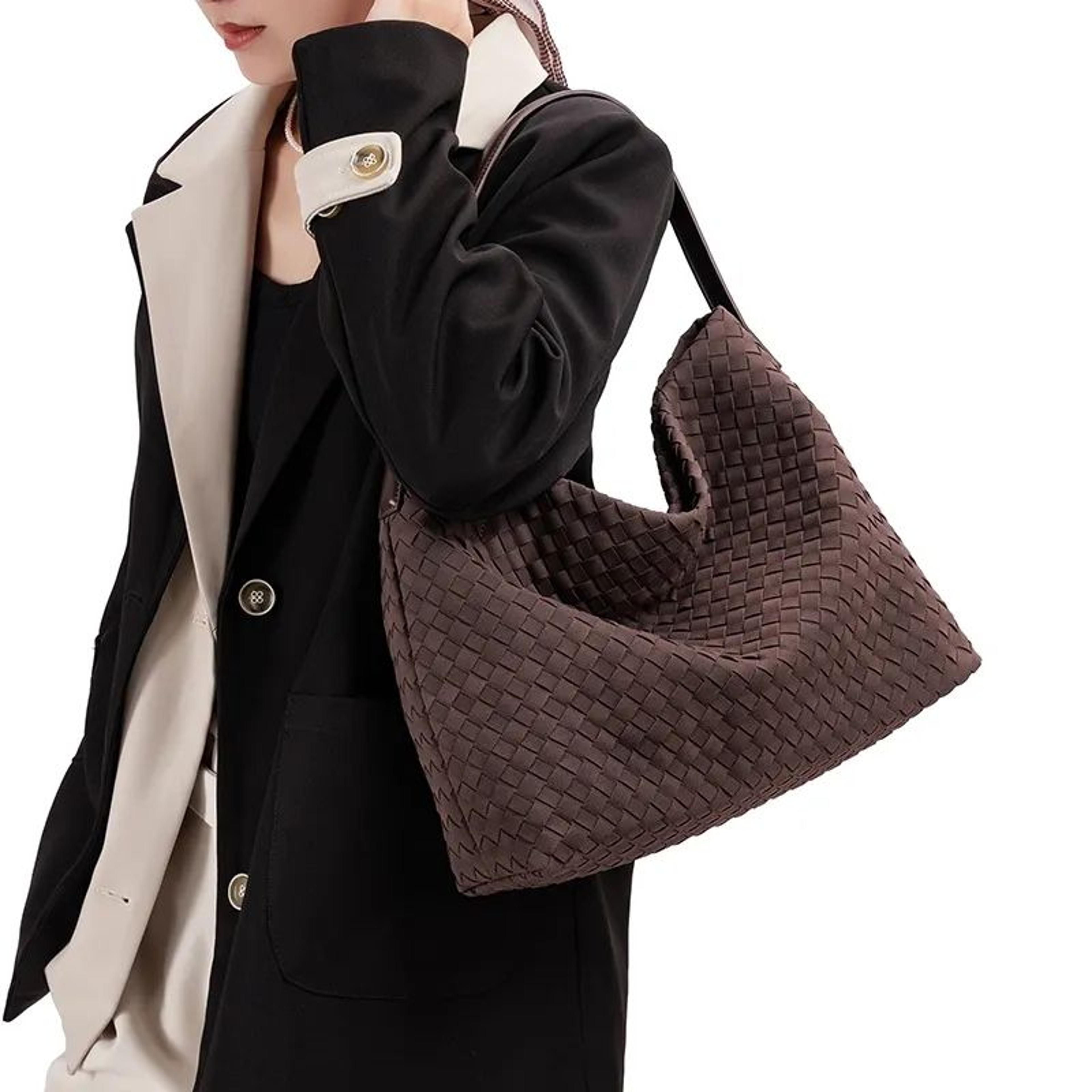 women's vintage pebbled woven shoulder bag with zipper closure and large tote design