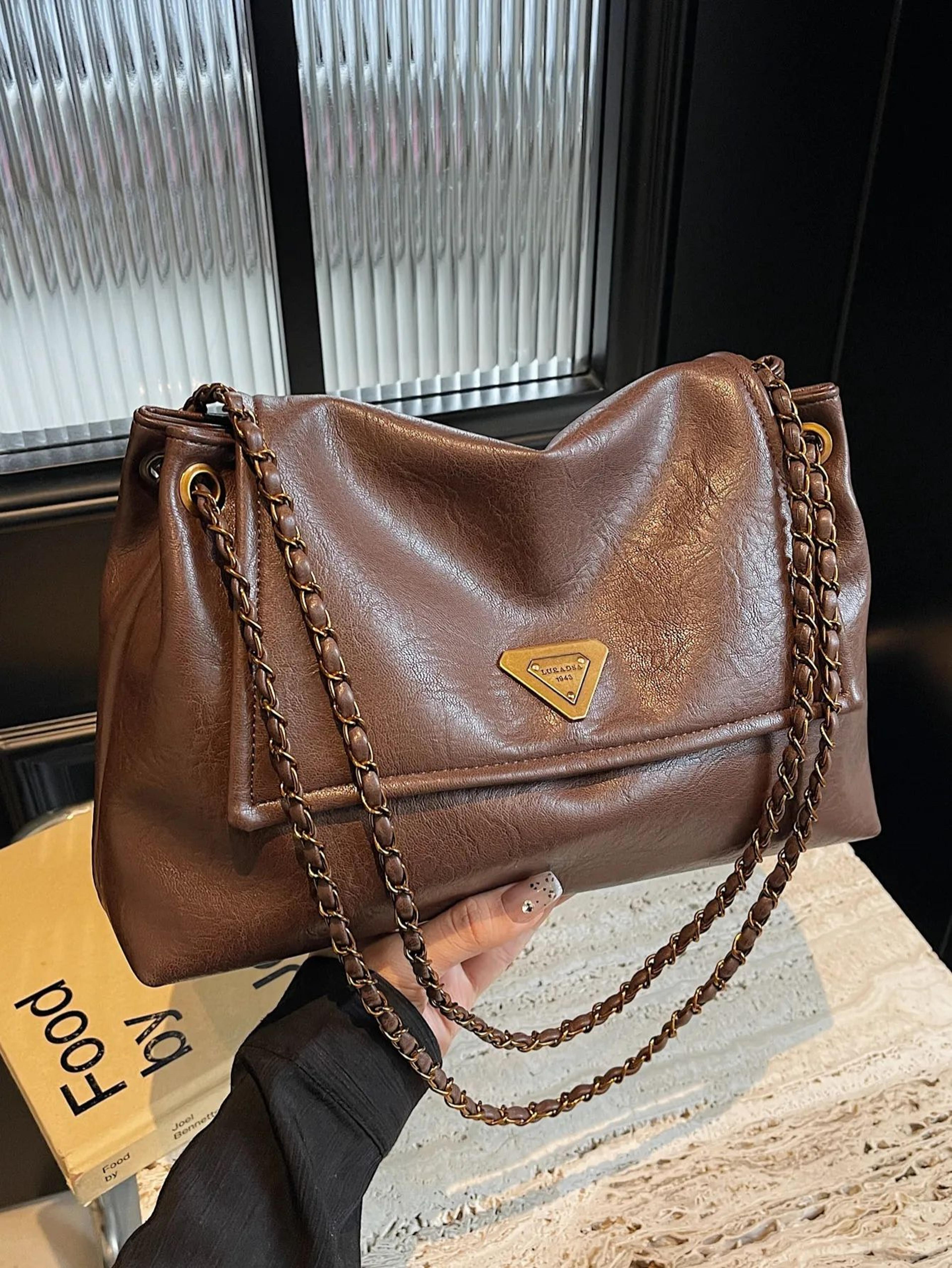 women's chain shoulder bag with flap design and zipper closure