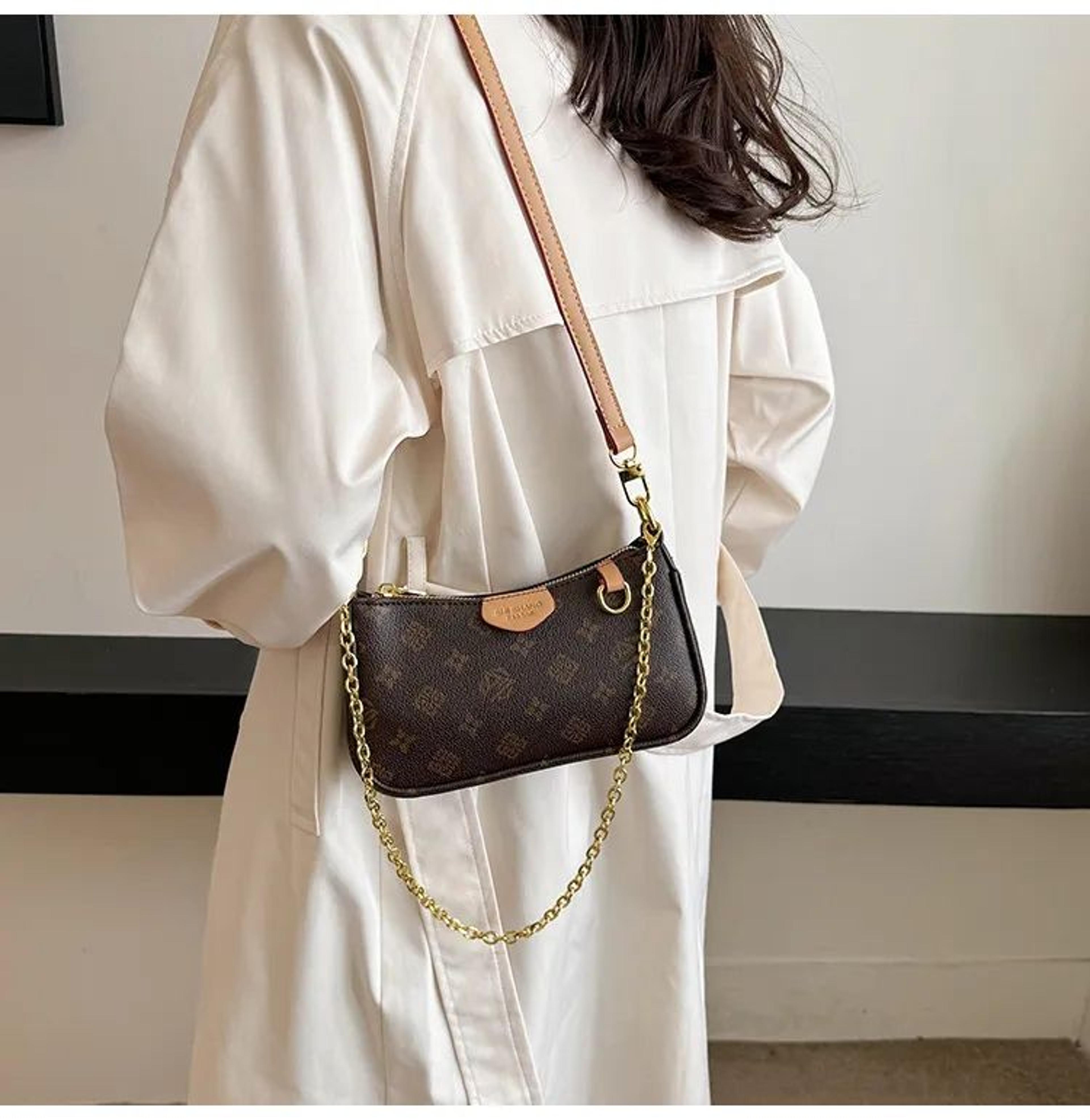 women's printed shoulder bag with chain strap and zipper closure