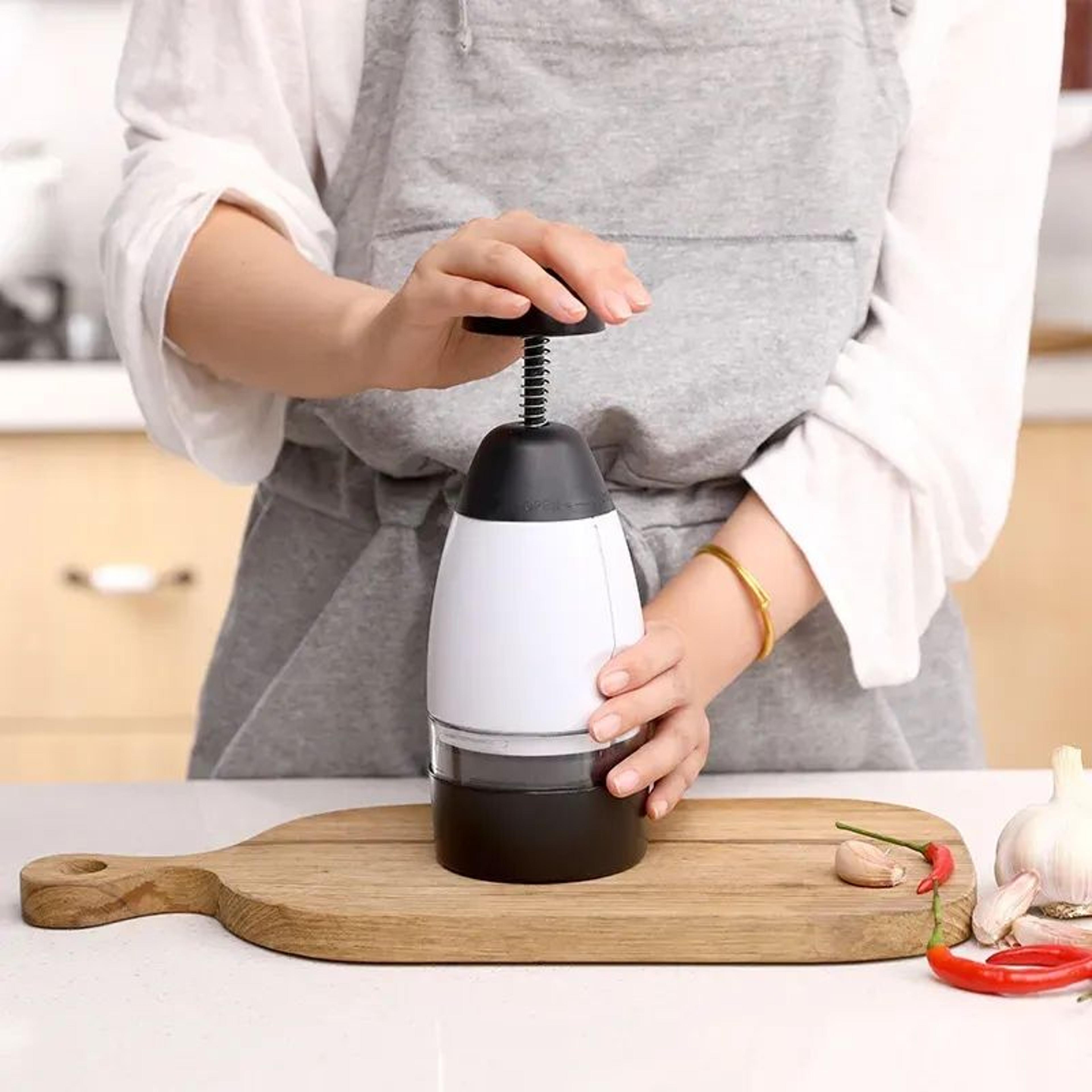 manual garlic and onion chopper with stainless steel blades for vegetable cutting