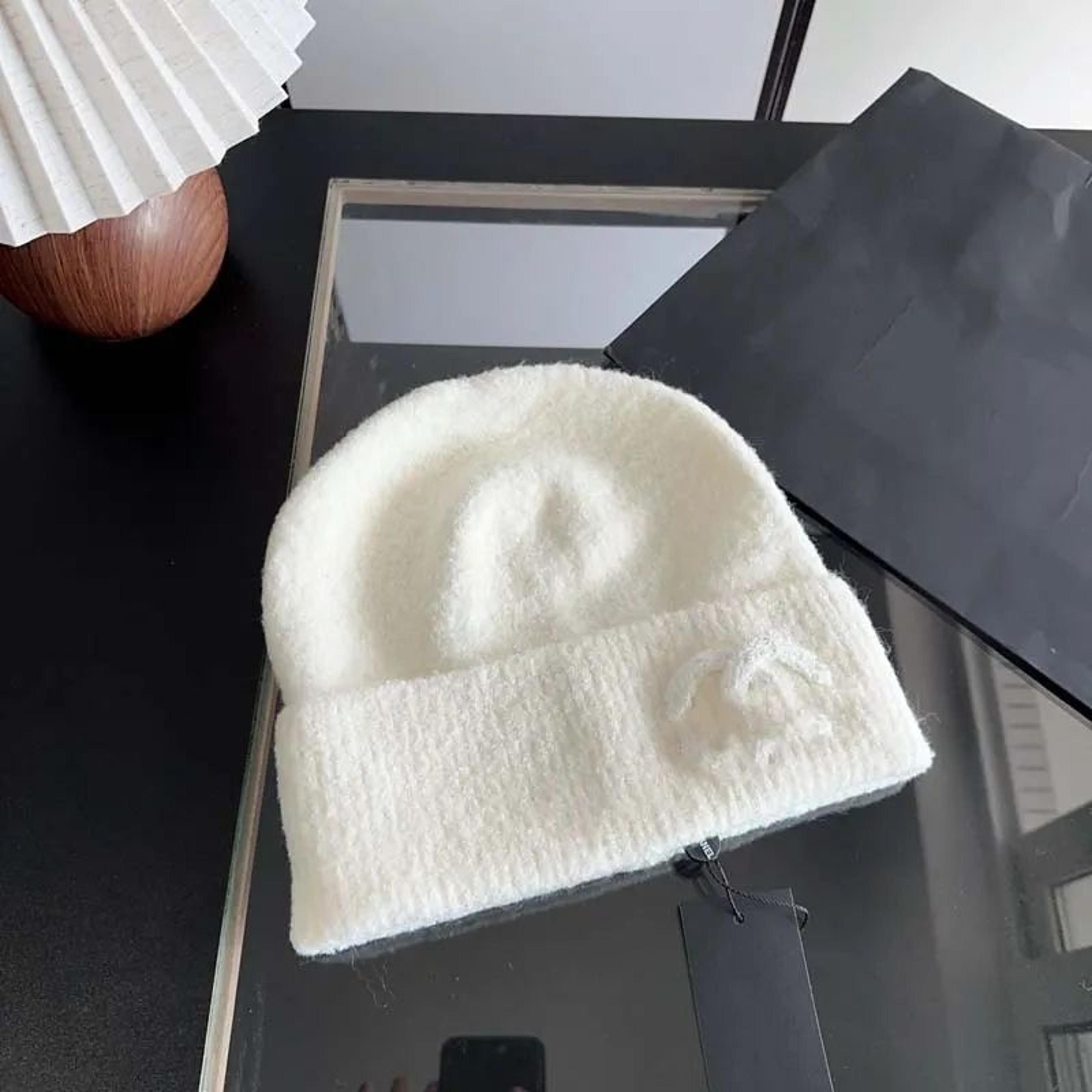 unisex winter knit beanie hat classic fitted acrylic skull cap for men and women