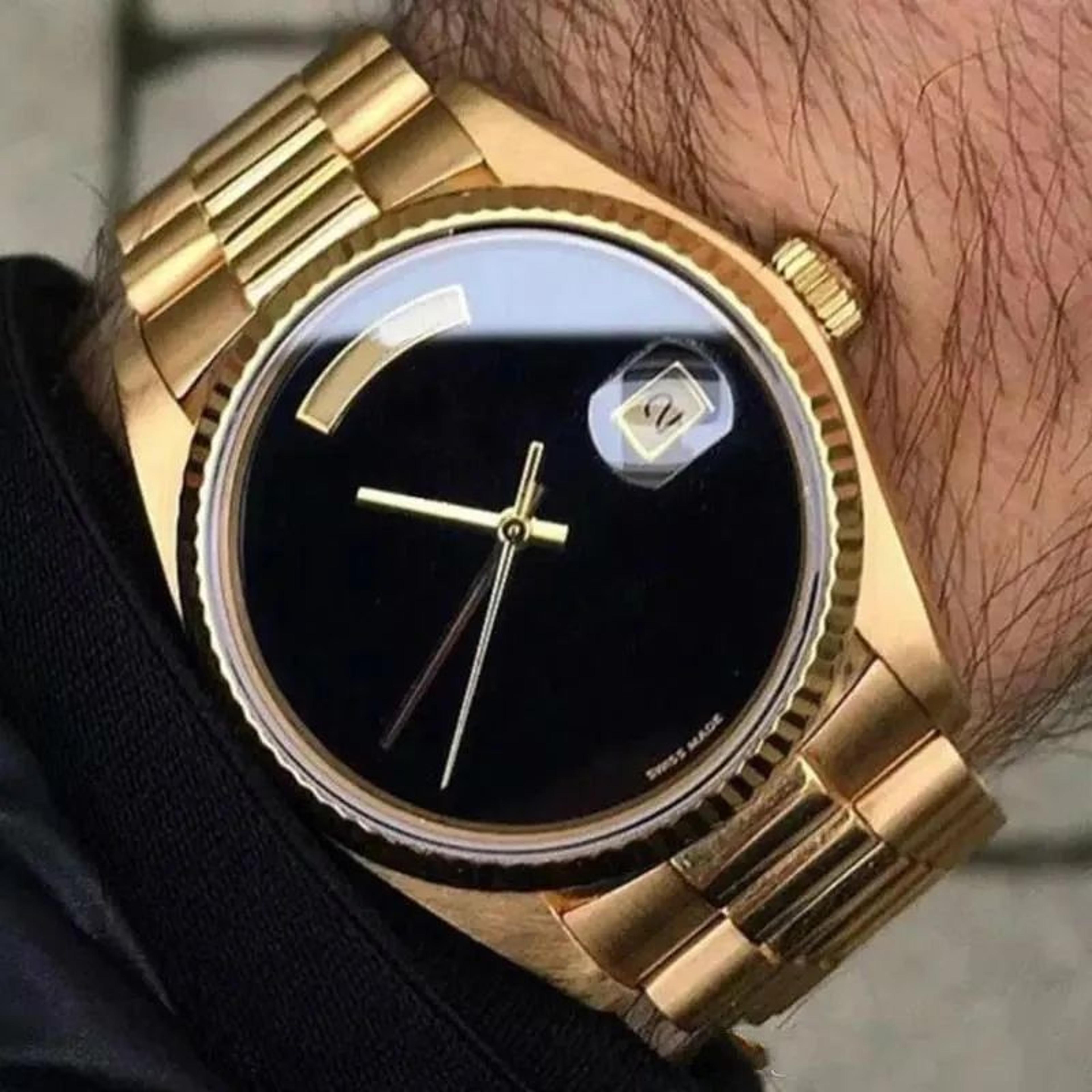 men's automatic mechanical watch with gold tone stainless steel band and sapphire crystal