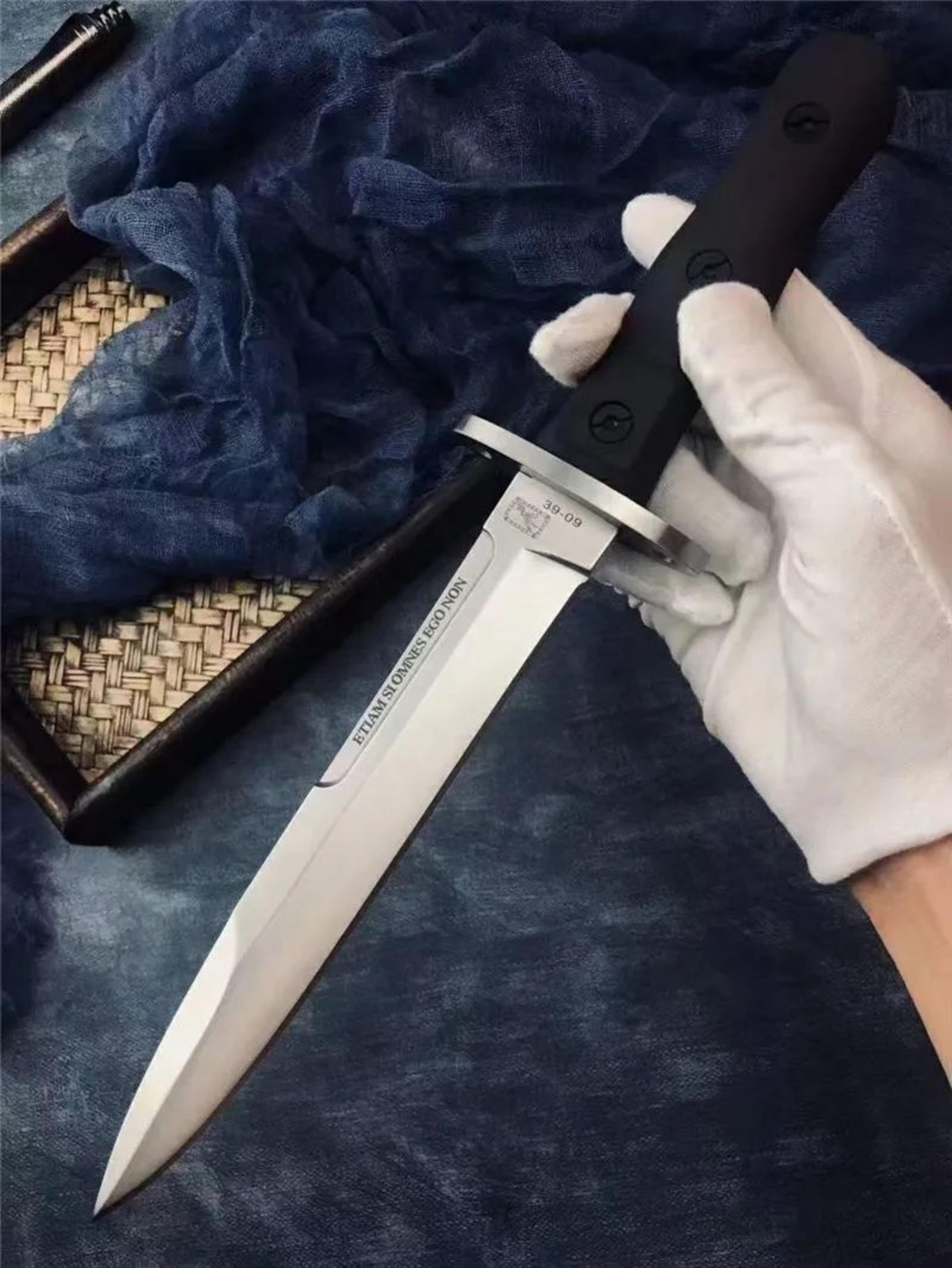 fixed blade camping knife with serrated steel blade and handle