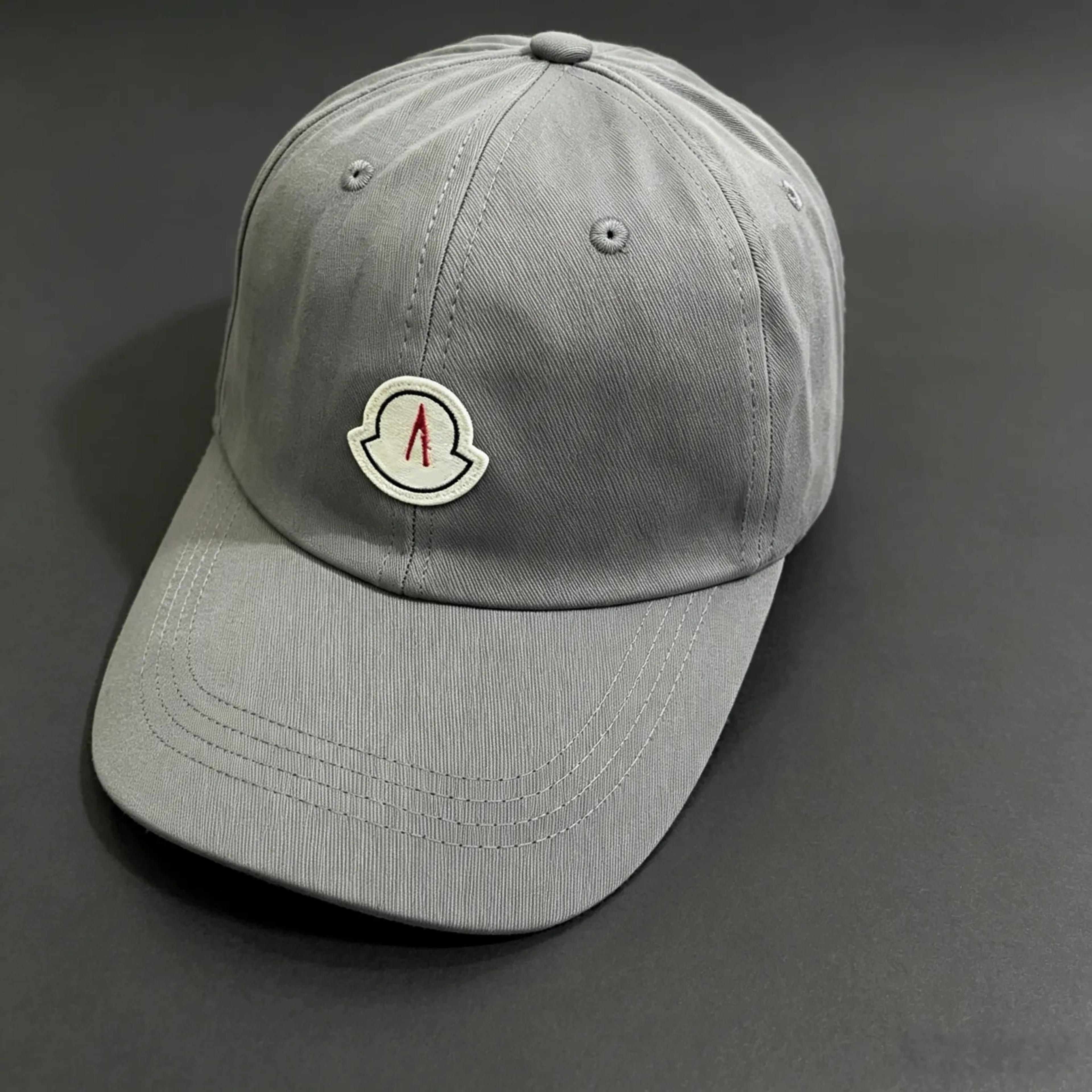 cotton baseball cap for men and women with adjustable strap and curved brim