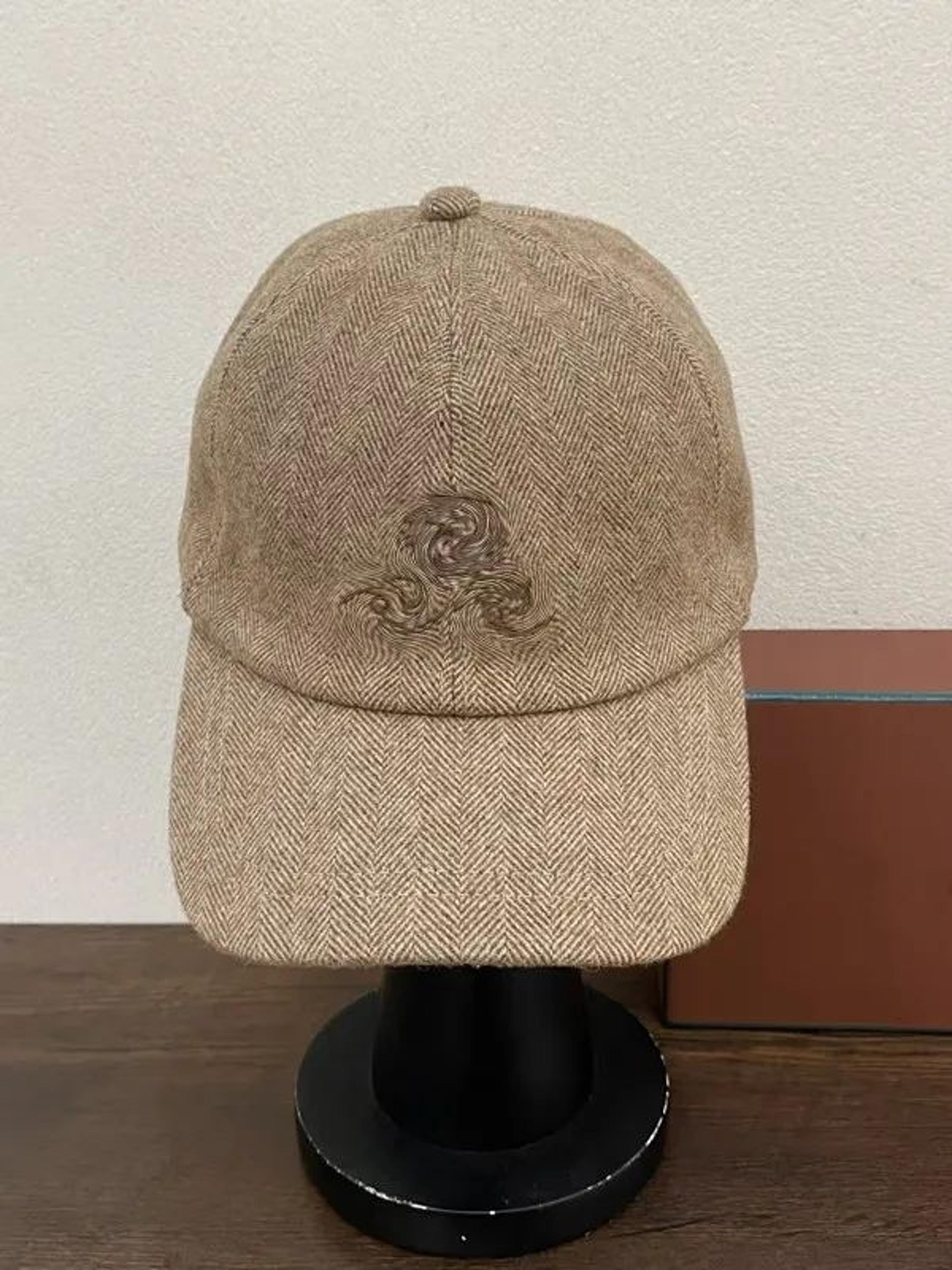 adjustable cotton baseball cap with embroidered letters for men and women