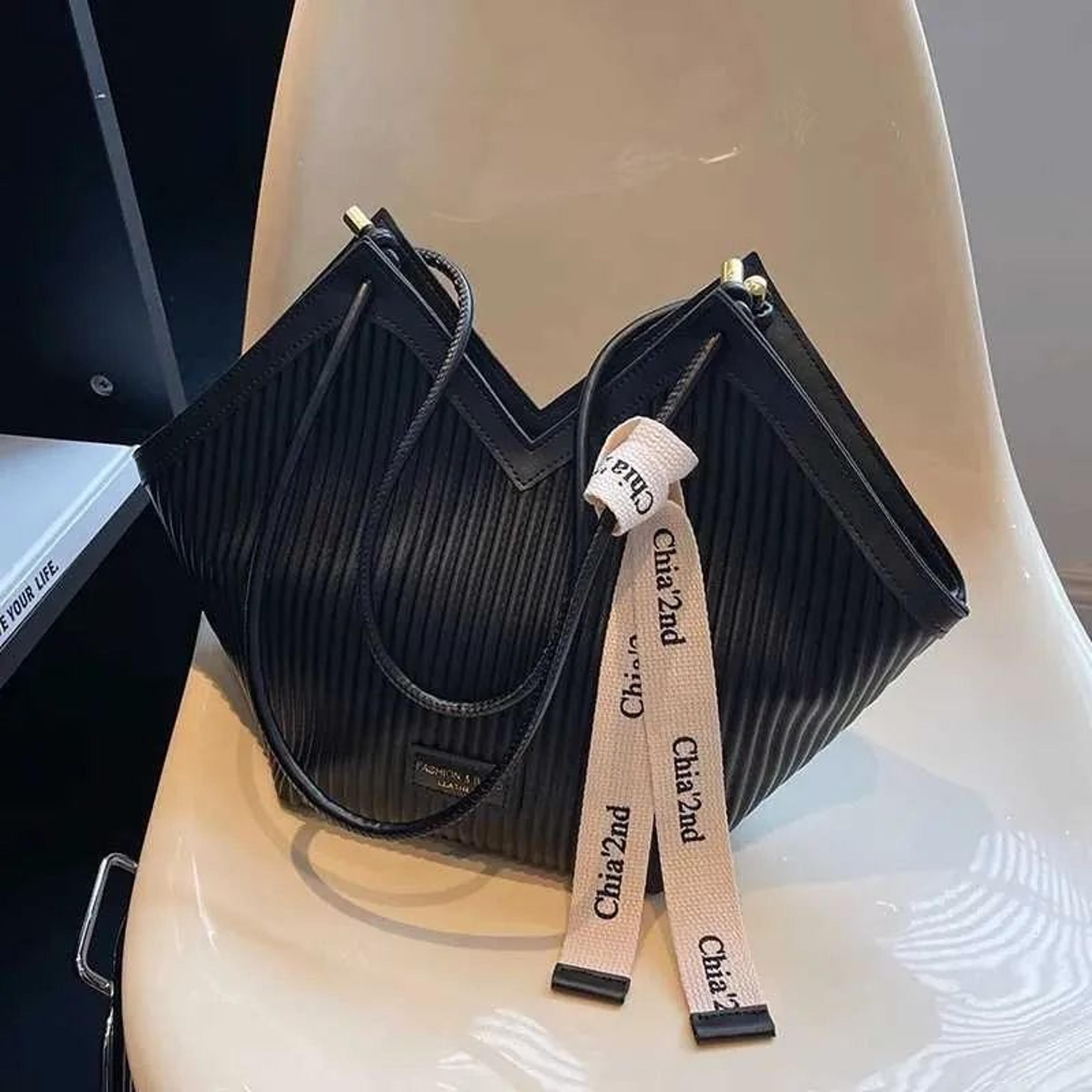 women's pu leather tote bag with heart shaped design and zipper closure