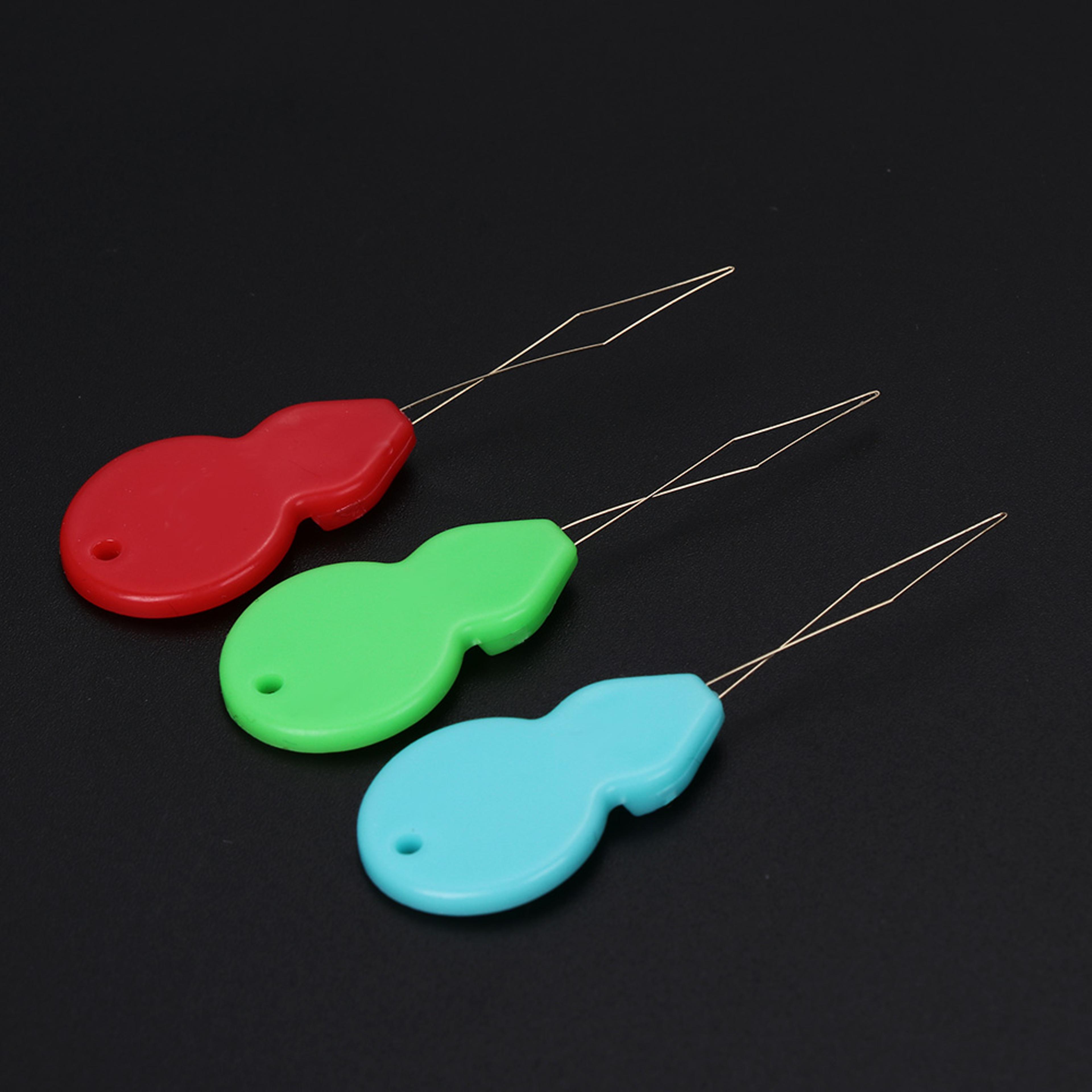 plastic needle threader set for easy sewing and stitching