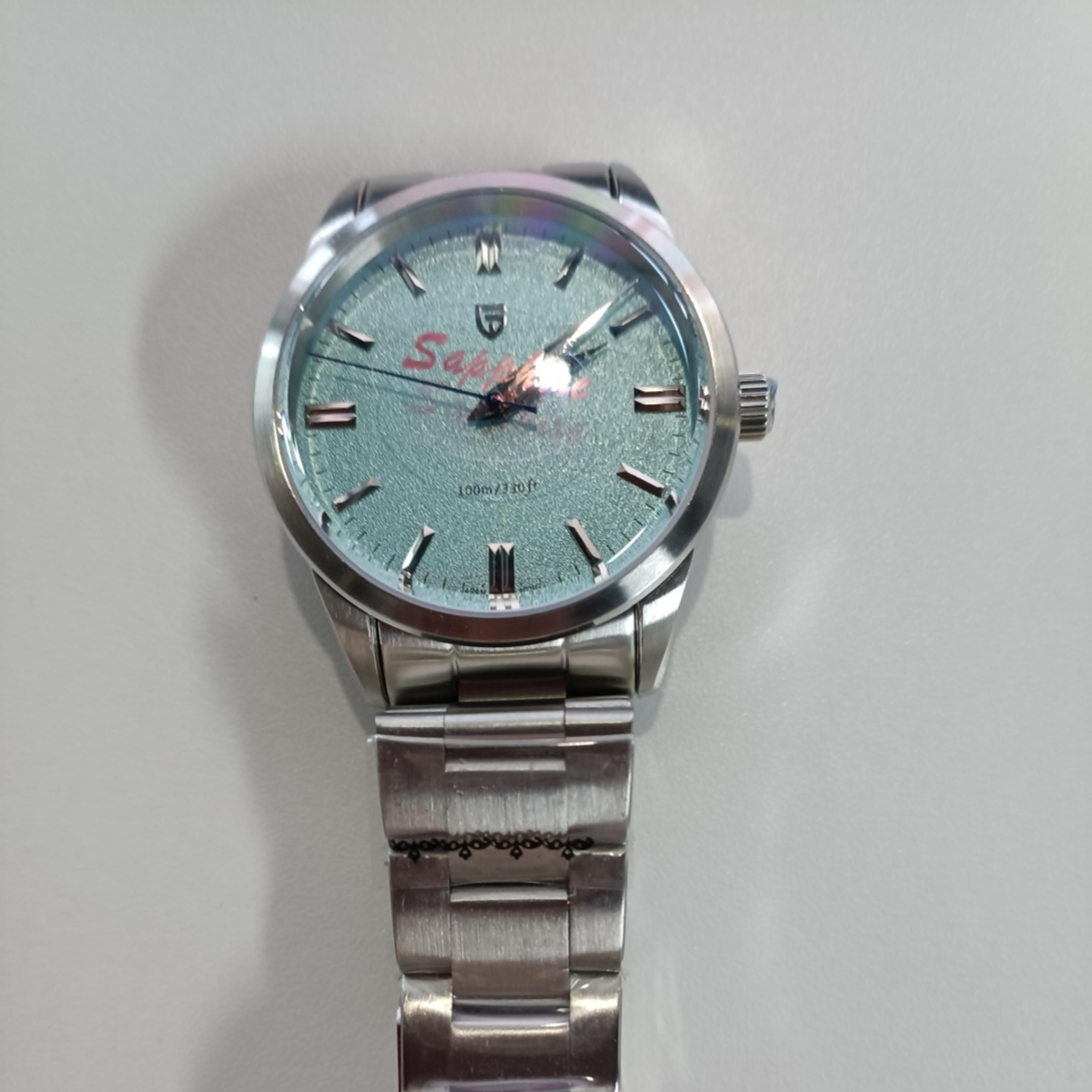 mens quartz watch with sapphire crystal and sweep movement
