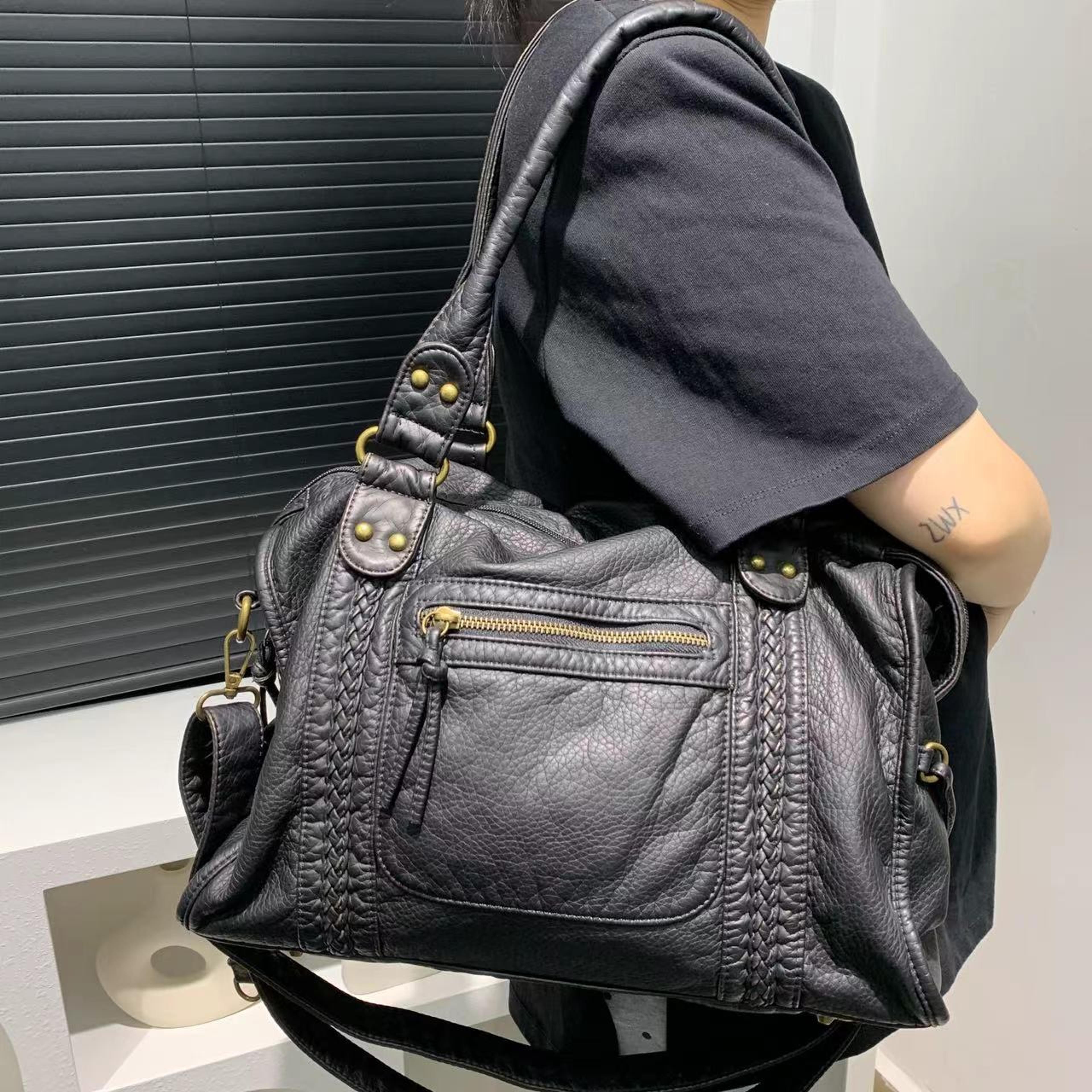 retro pu leather shoulder crossbody tote bag with zipper closure