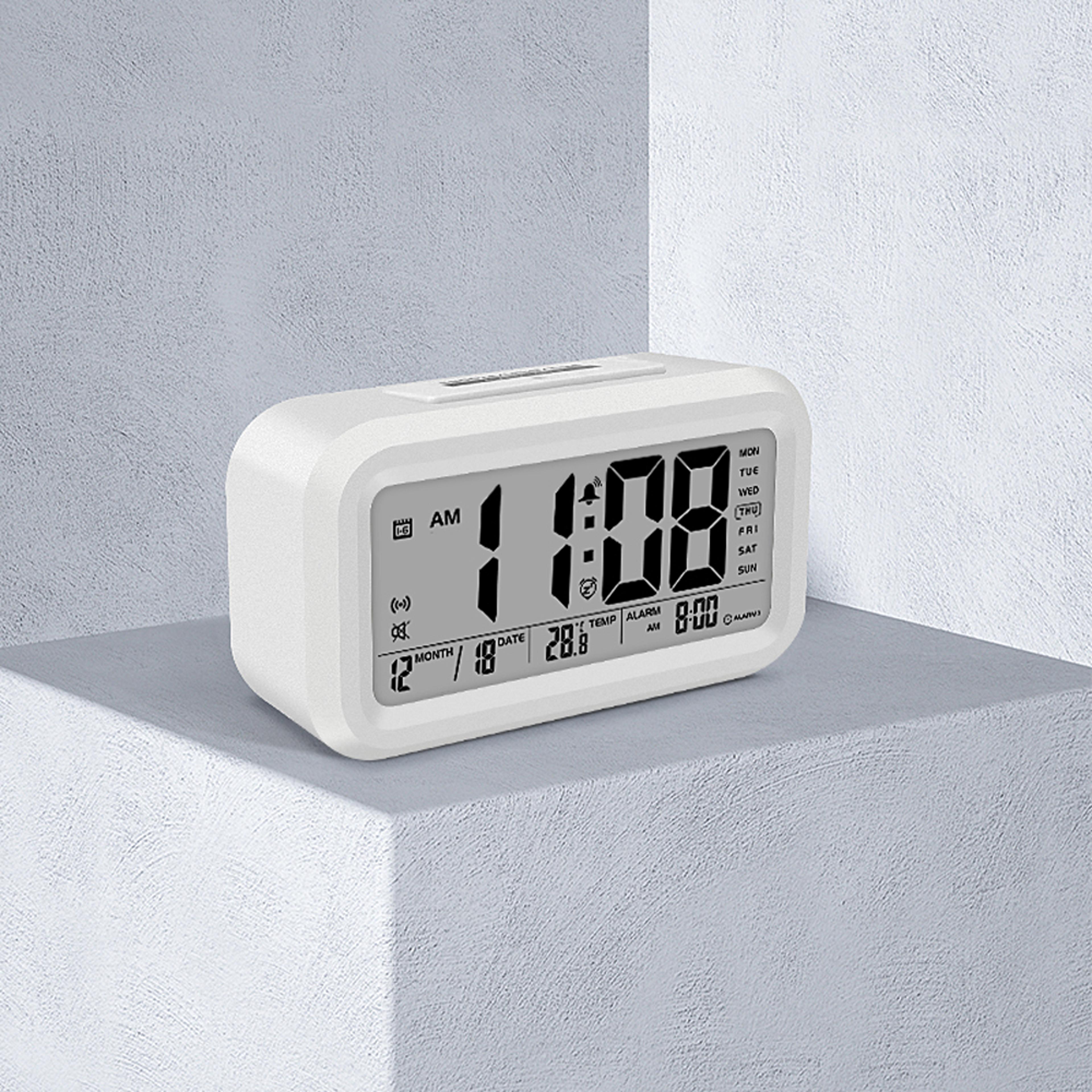 english talking alarm clock with voice time announcement, temperature display, snooze, calendar and backlight