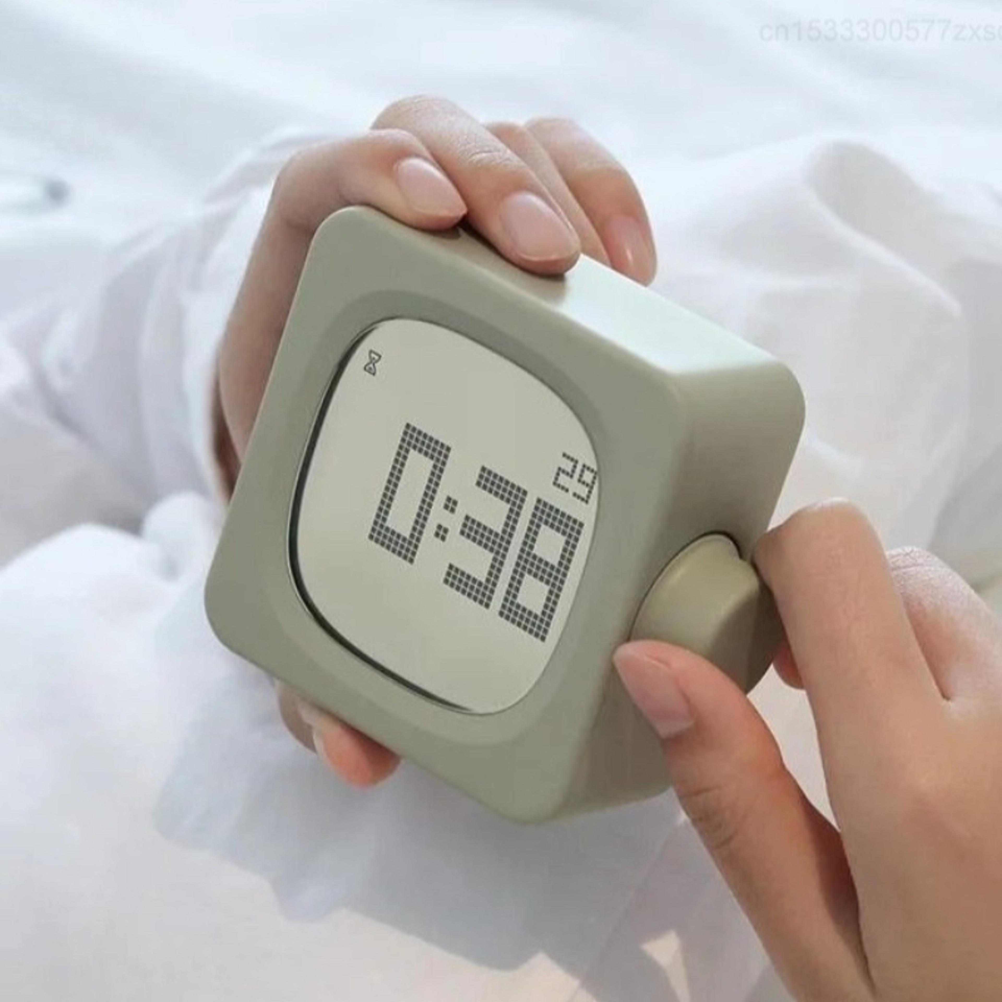 digital alarm clock with lcd display, temperature humidity monitor, battery operated desktop clock