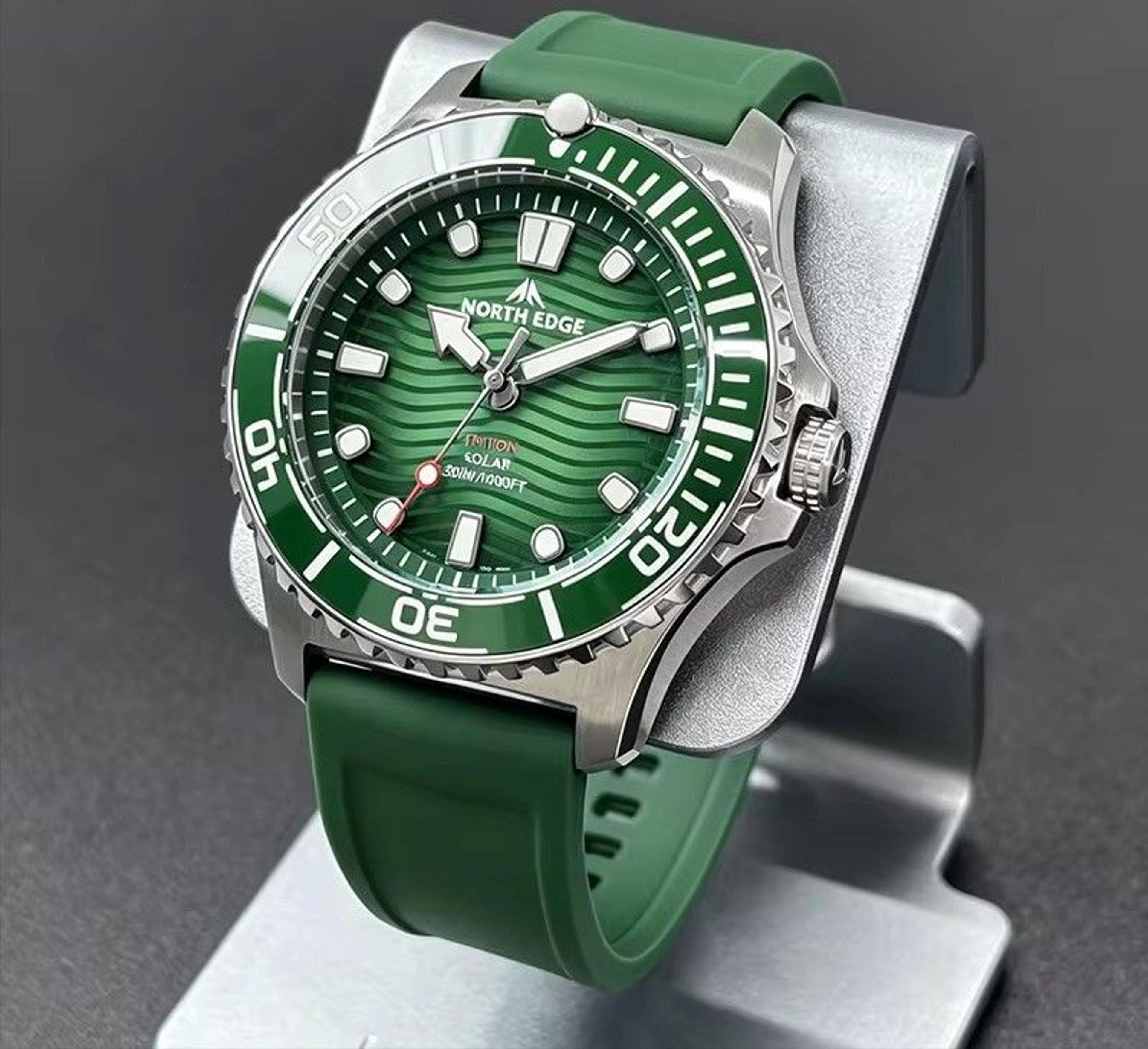 solar dive watch for men waterproof stainless steel quartz watch