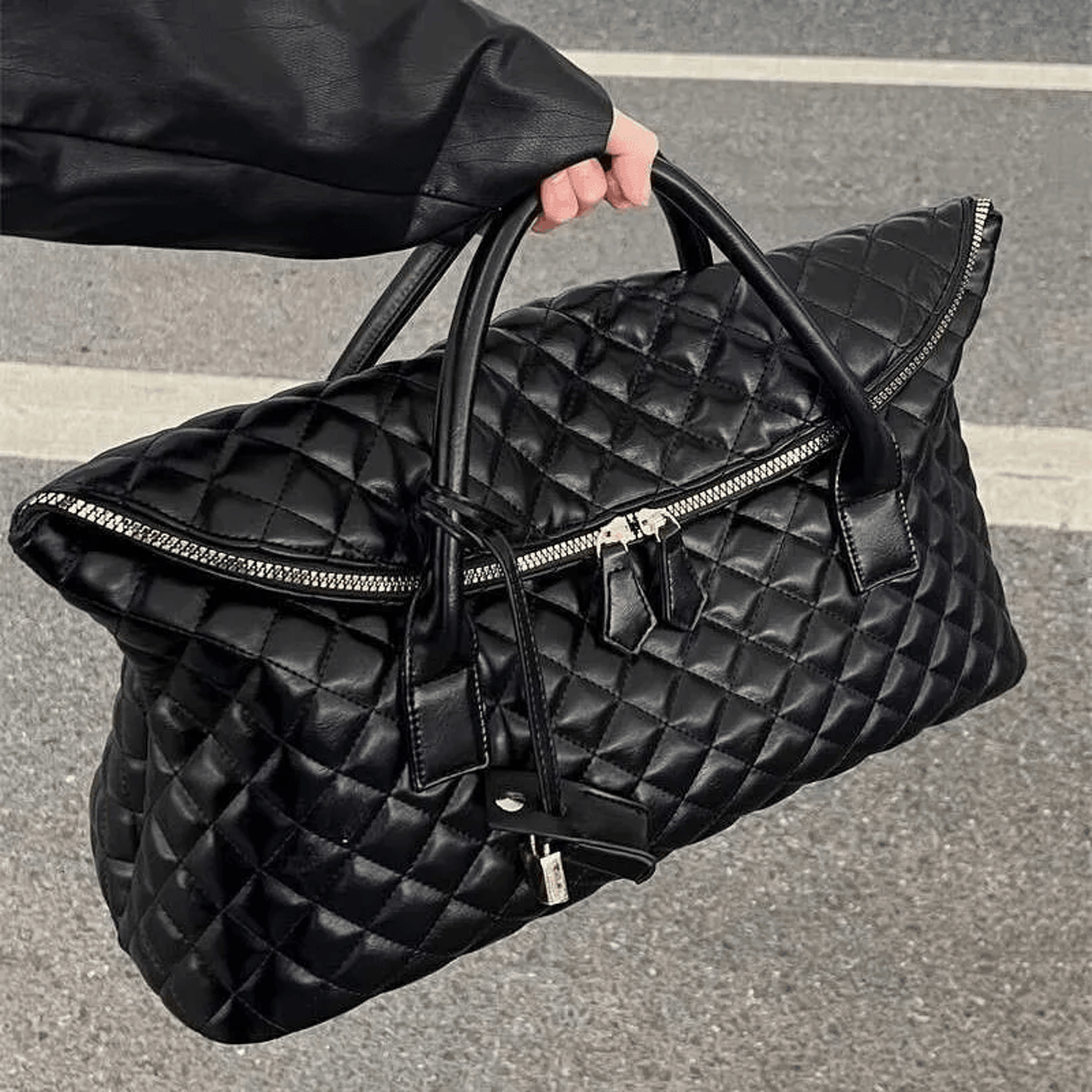 quilted travel underarm shoulder bag for women large capacity gym and shopping tote