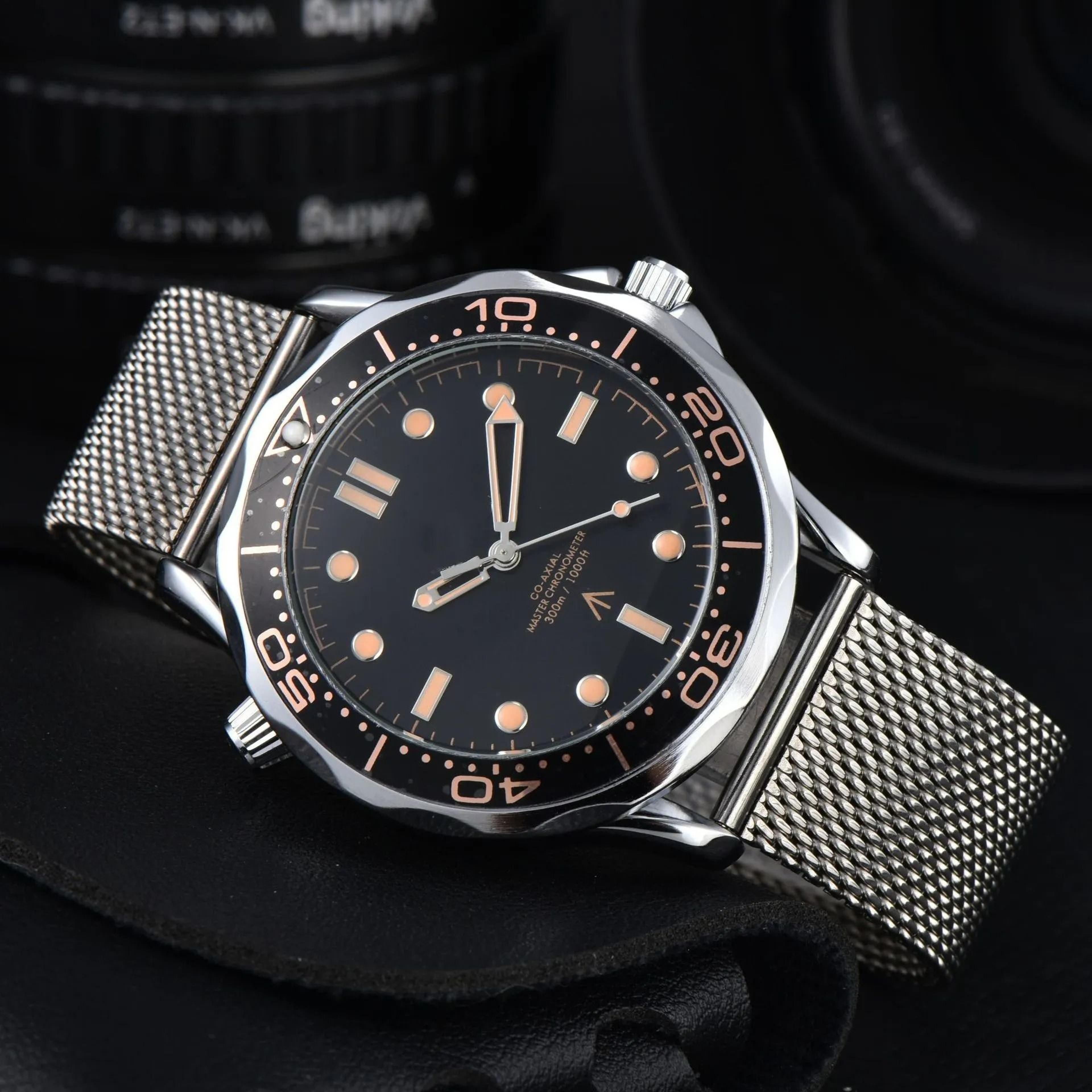 men rubber strap chronograph date watch