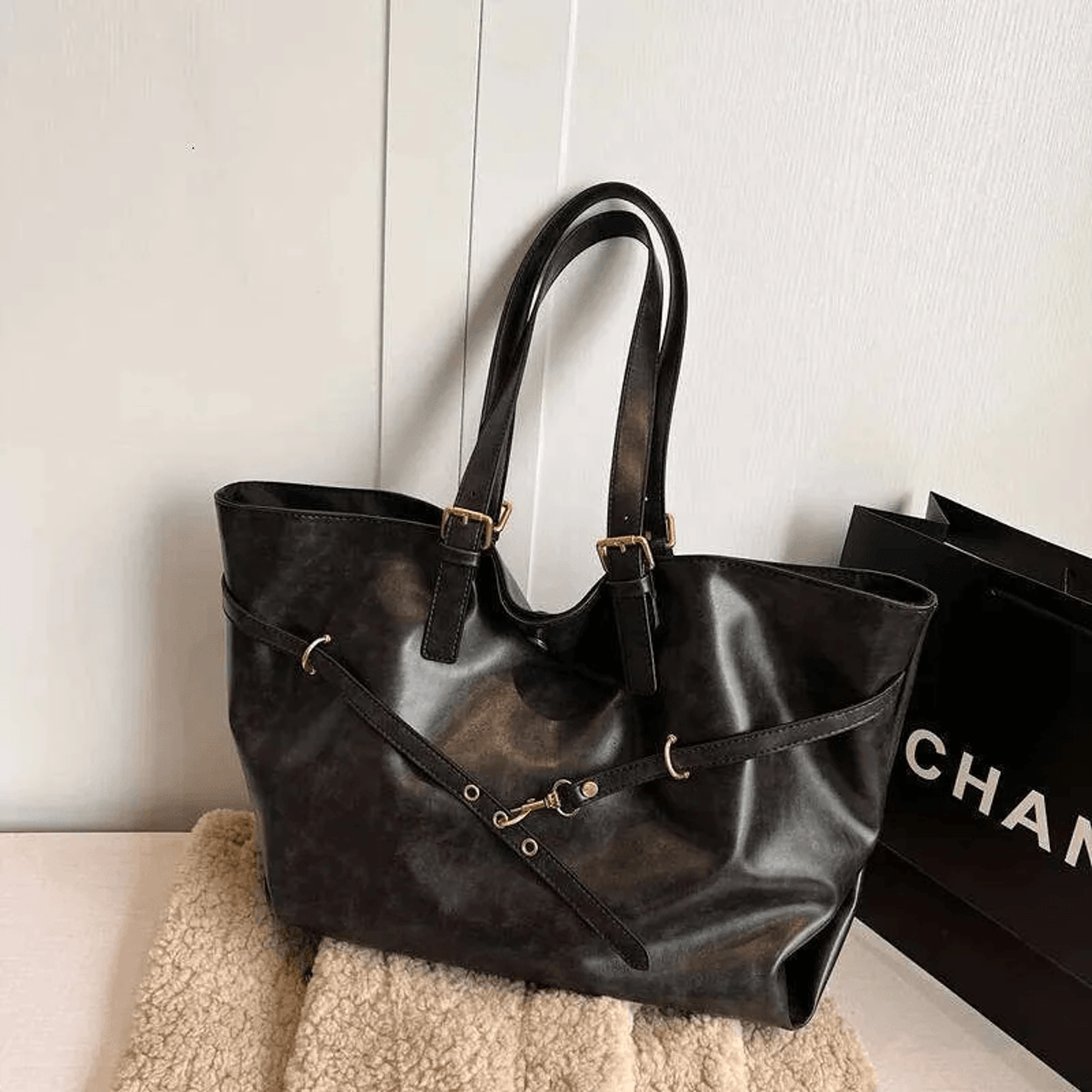 vintage oil waxed pu leather tote bag for work and travel