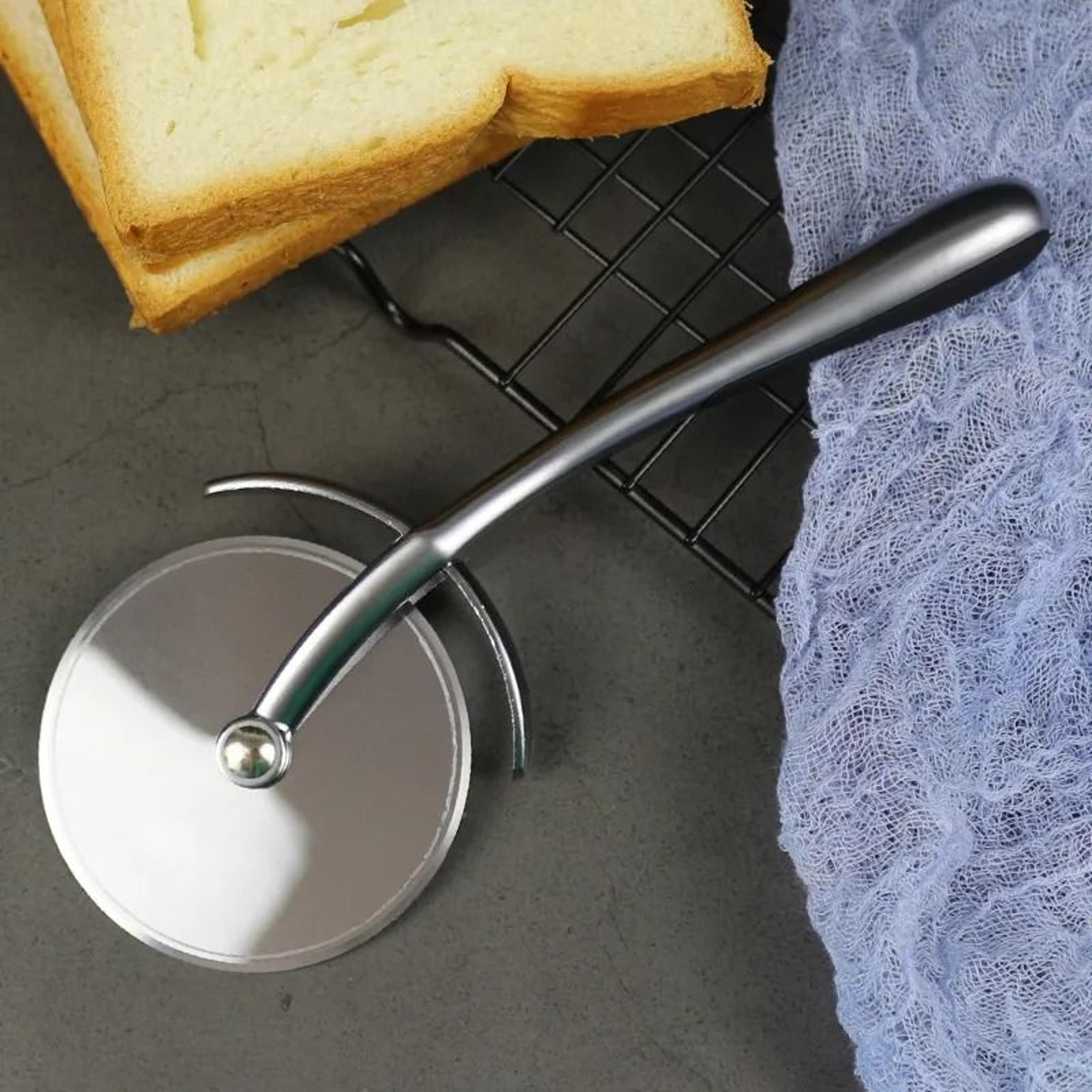 white nickel plated zinc alloy pizza cutter wheel for pizza pastry bread
