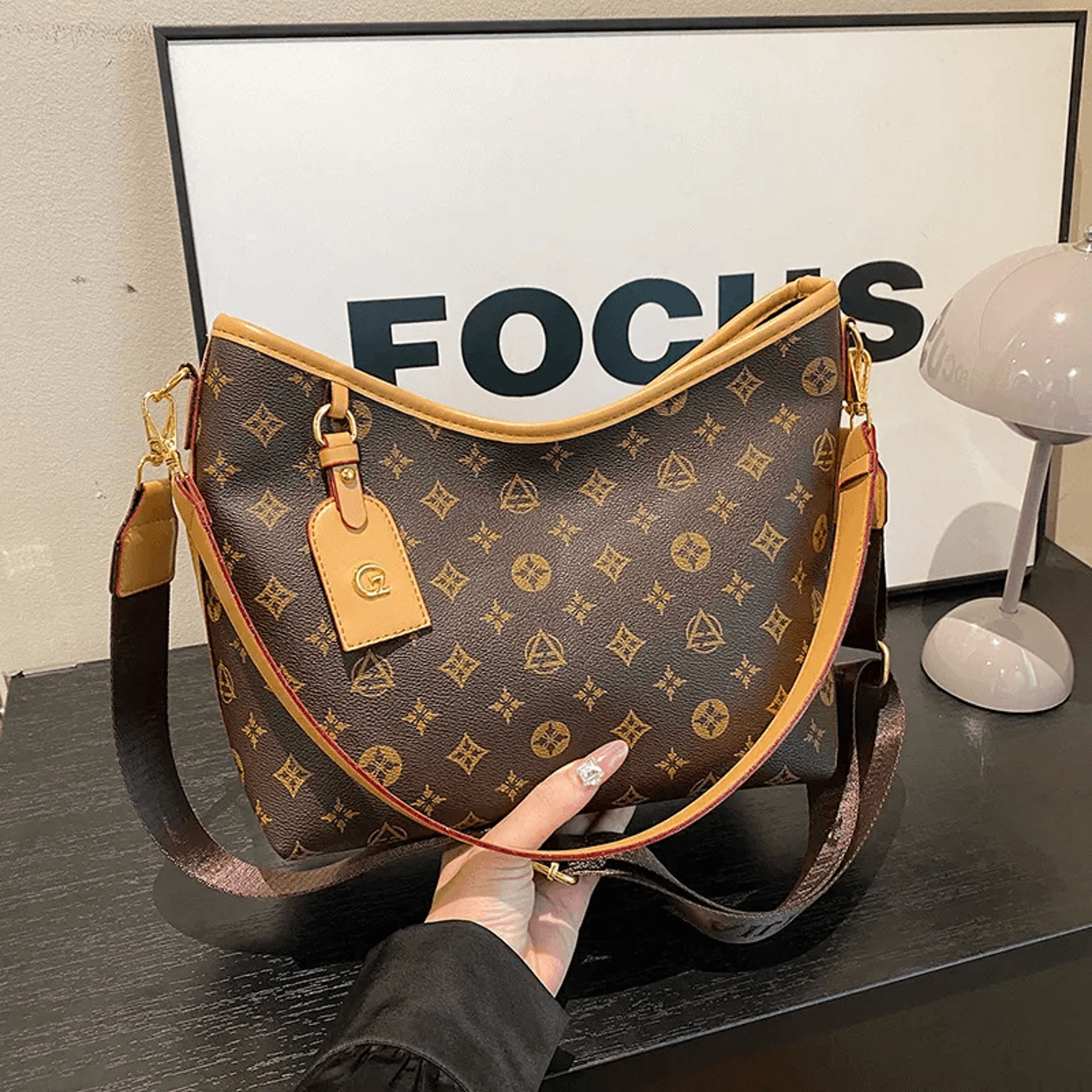 pu shoulder tote bag for women with zipper closure and casual plain design