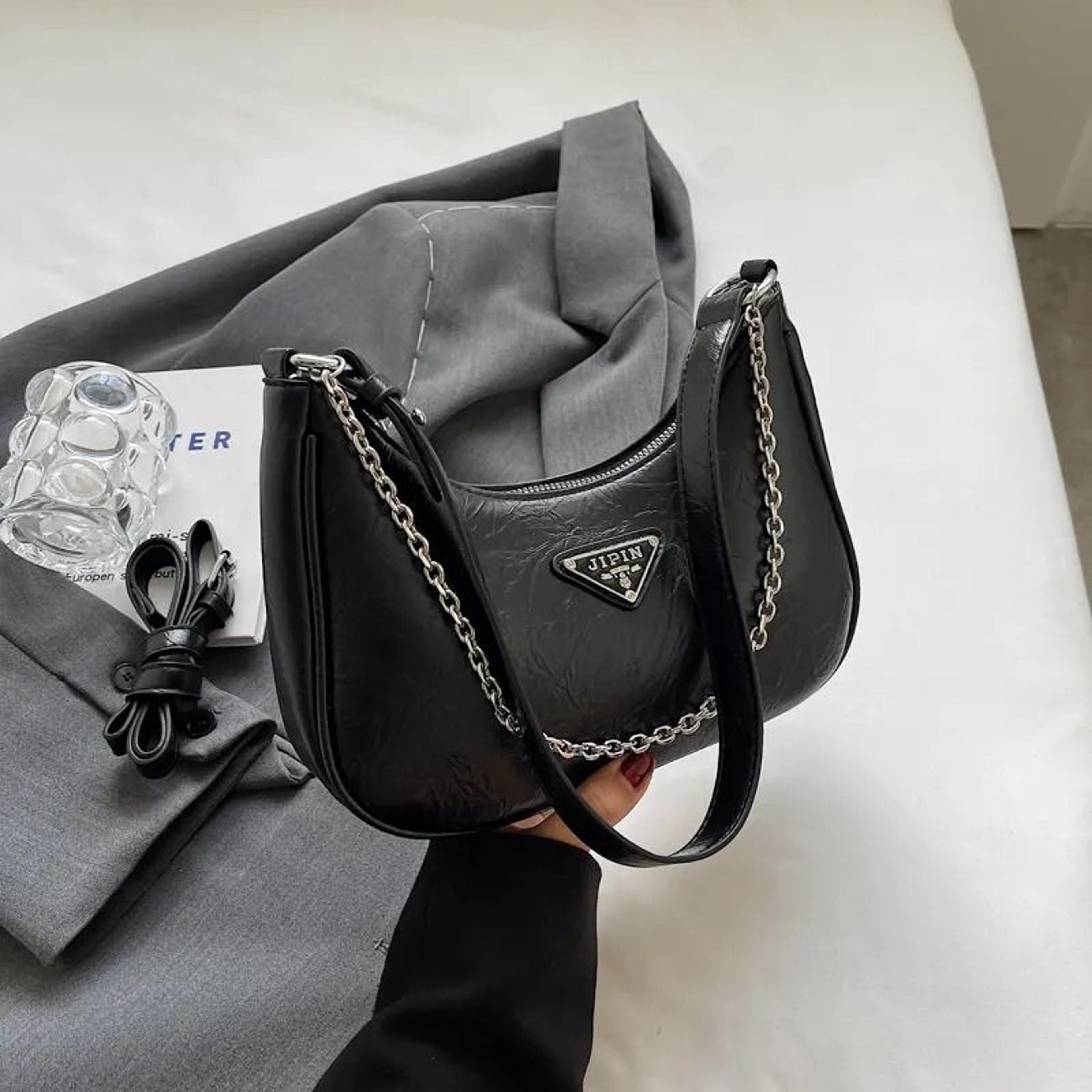 women vintage pu shoulder bag with zipper and chain detail