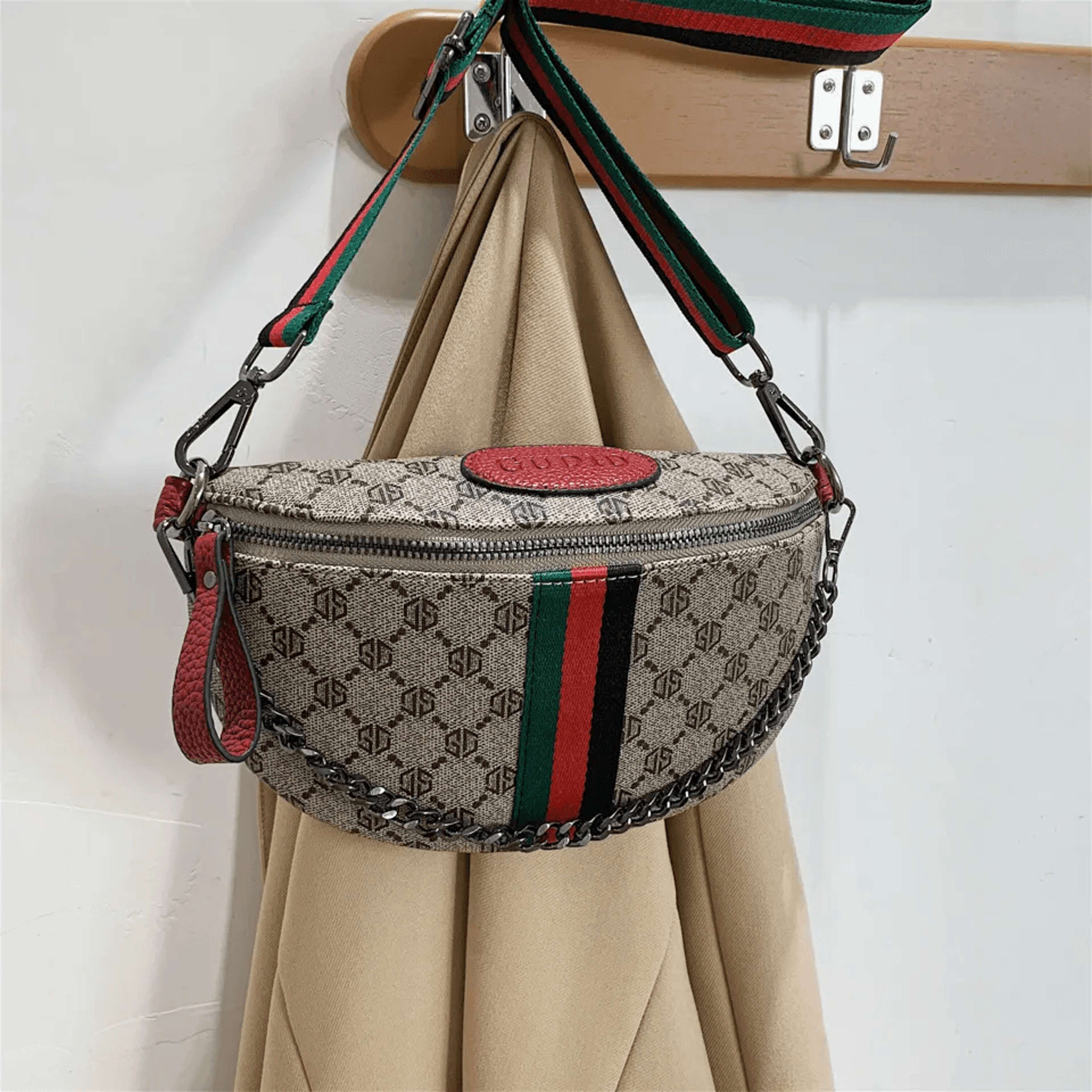 women pu shell shoulder bag with chain detail and zipper closure