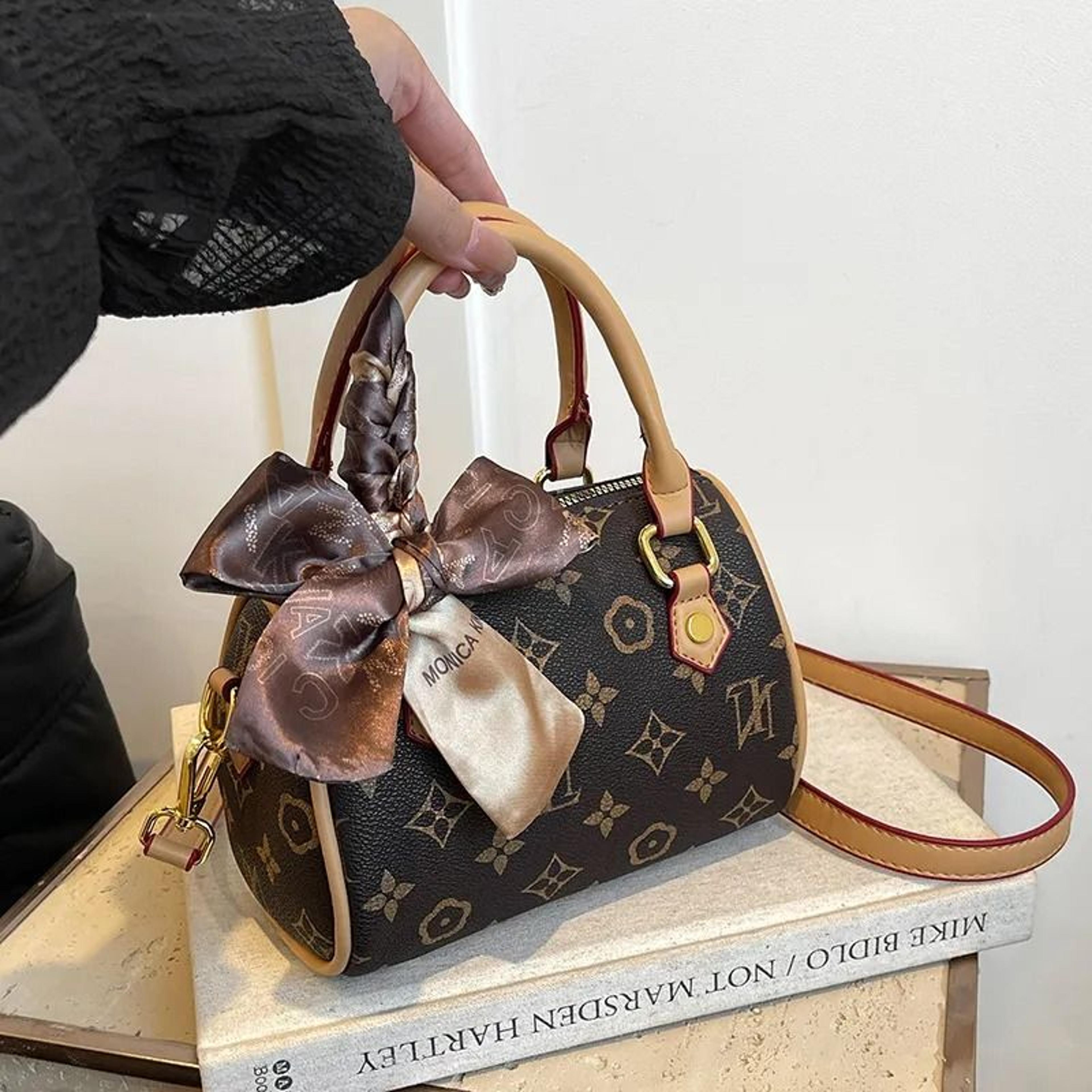 women pu shoulder crossbody bag with zipper and interior pocket