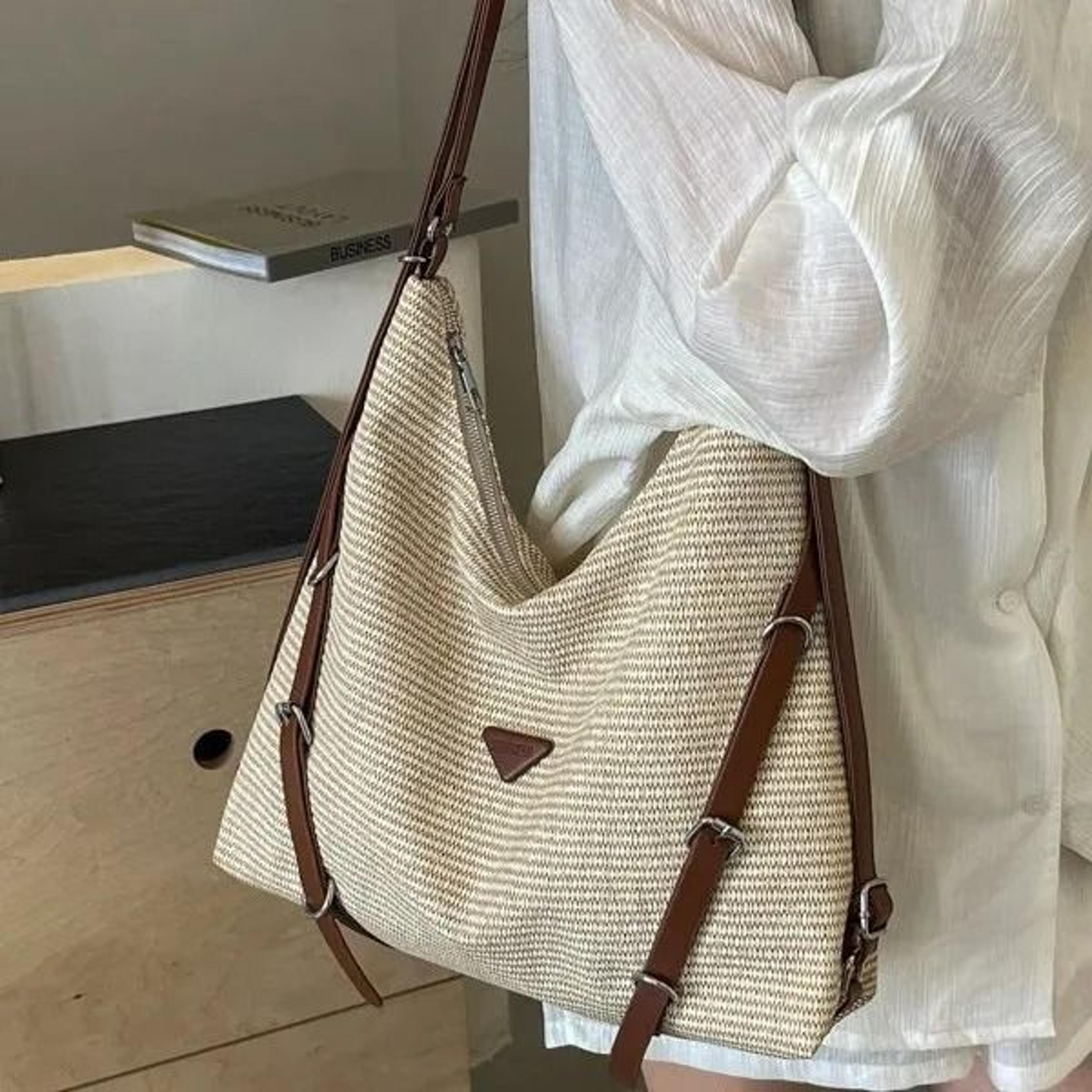 vintage women tote bag with zipper closure and interior pocket