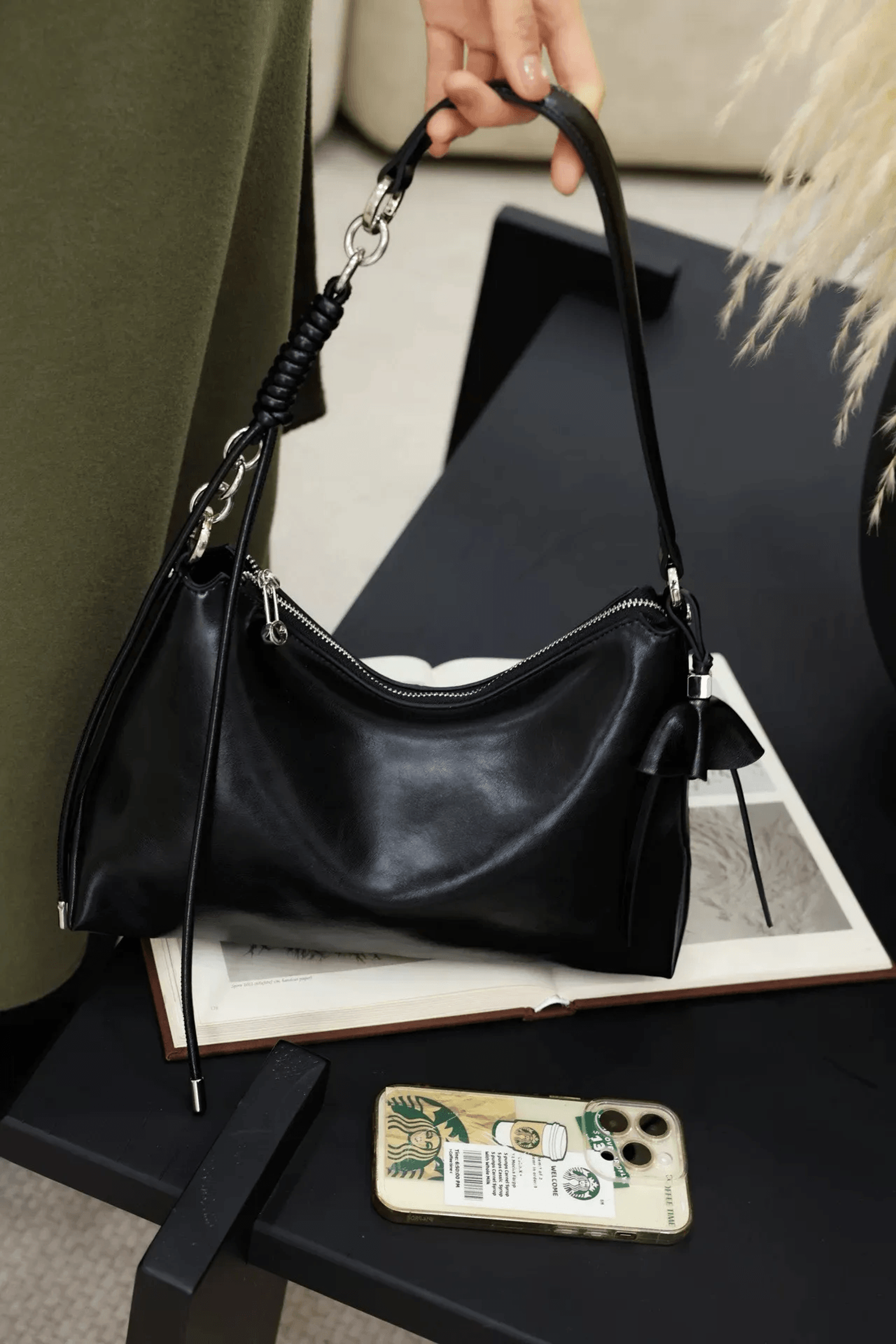 genuine leather tote bag with large capacity and zipper closure