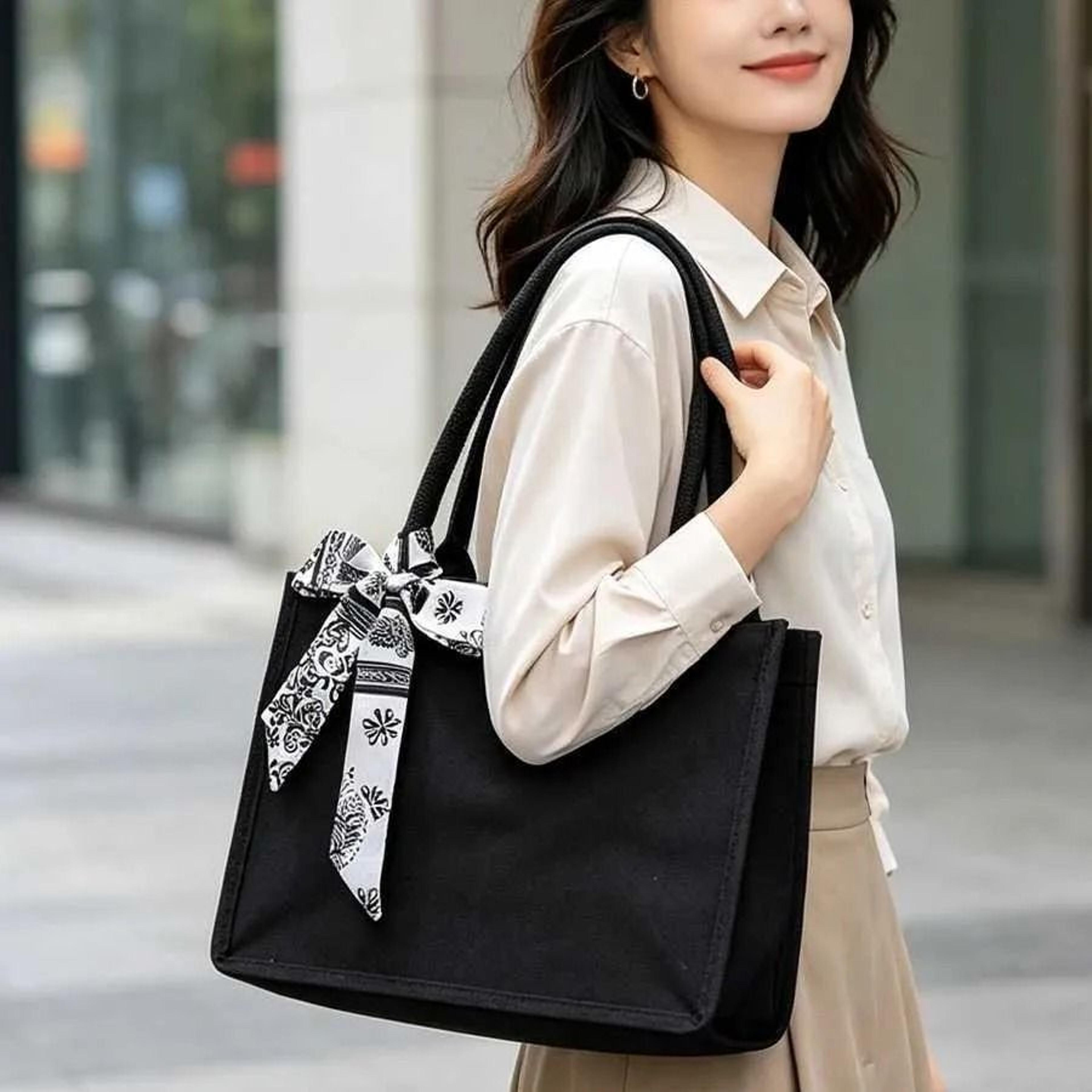 large-capacity single-shoulder tote bag for school and commuting