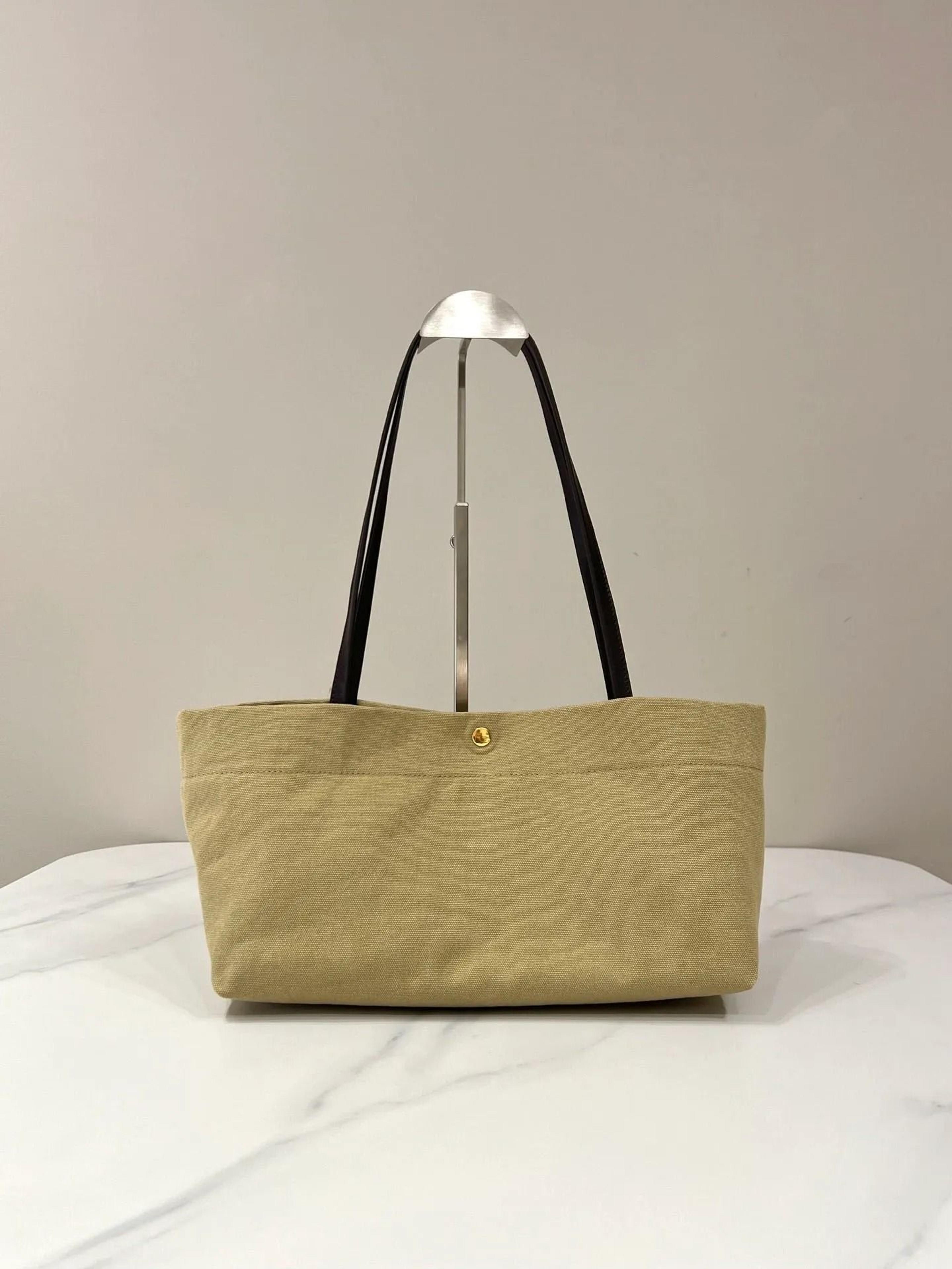 canvas tote bag for women with shoulder strap for daily shopping and commuting