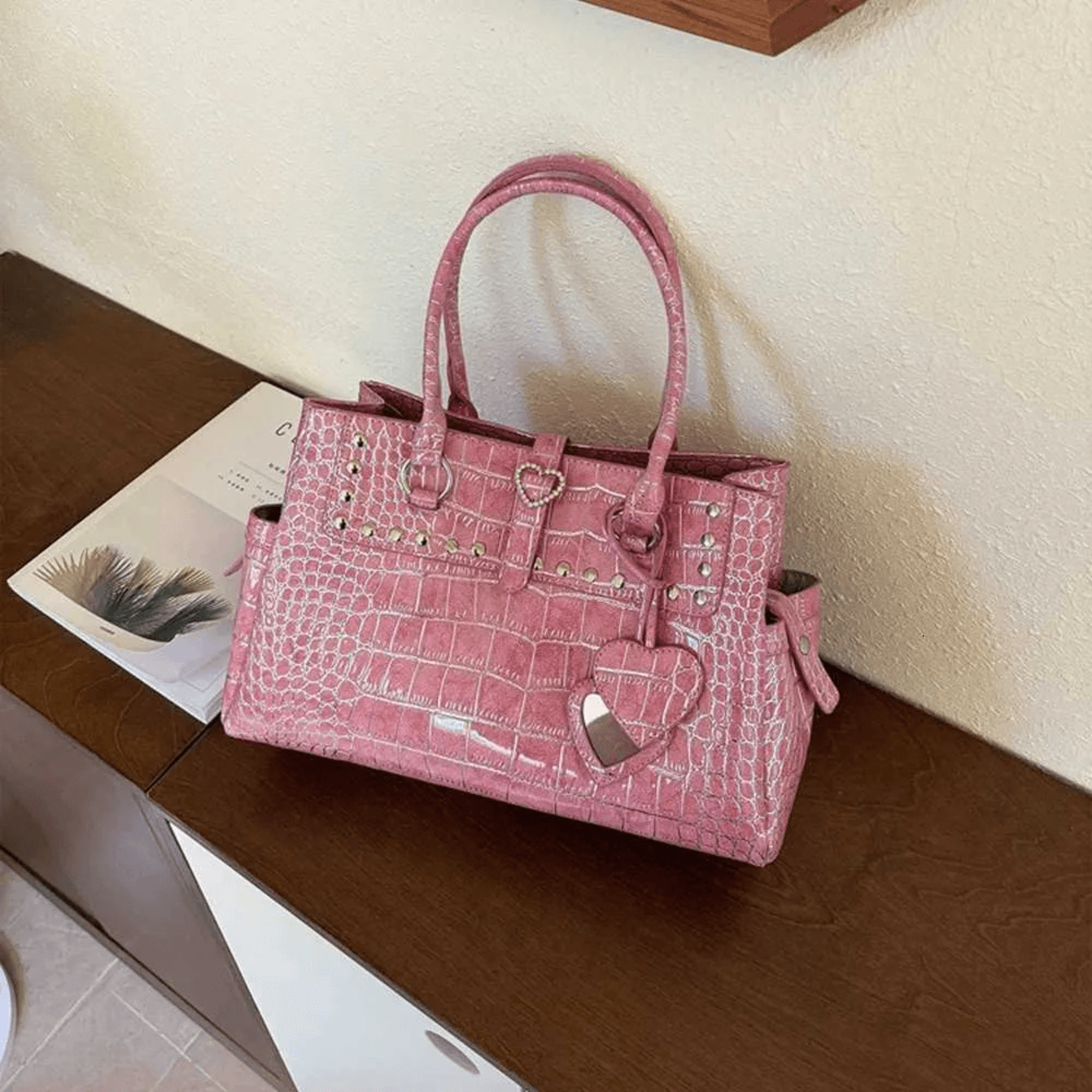 crocodile pattern shoulder handbag with rivets and heart pendants