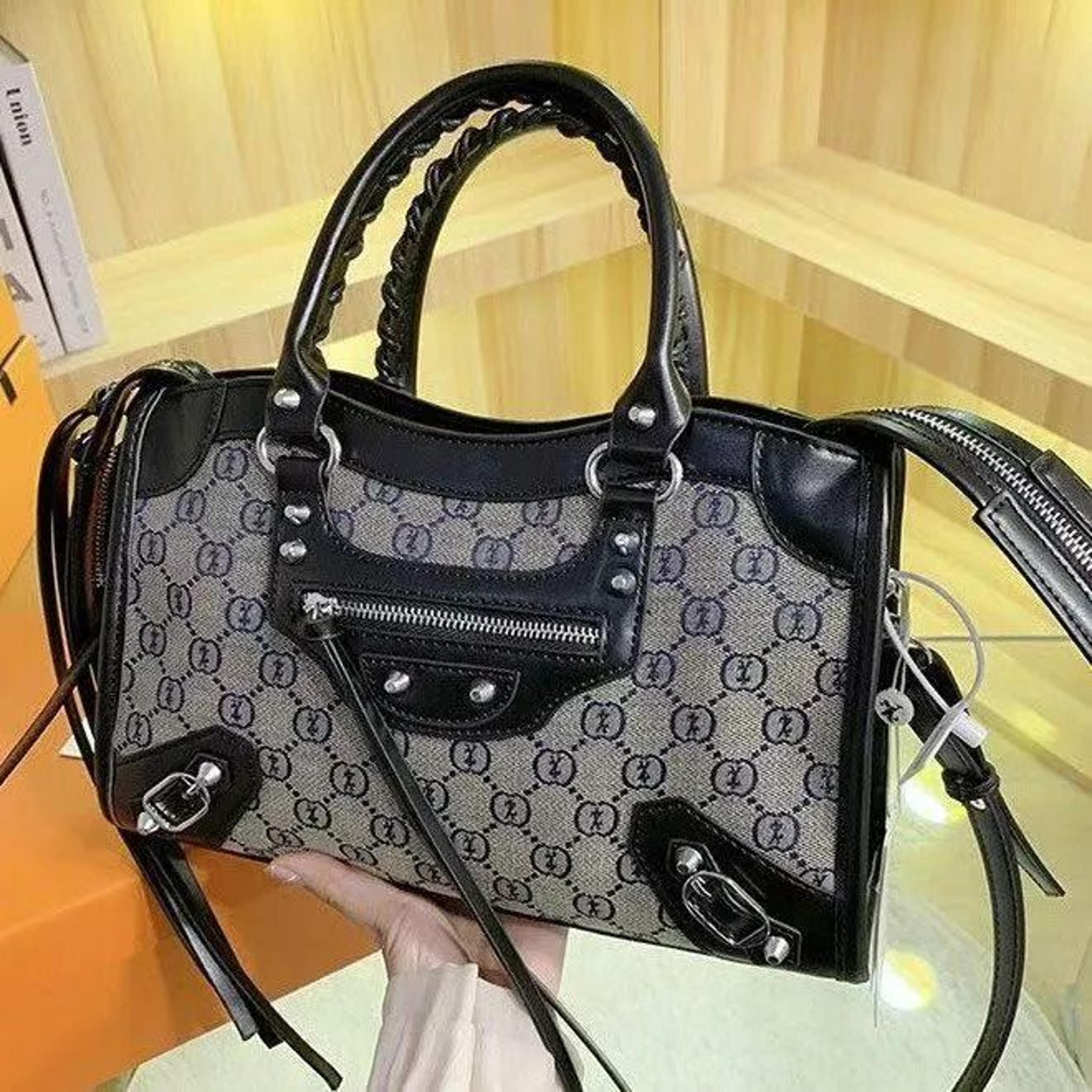 vintage printed shoulder bag with large capacity and adjustable strap