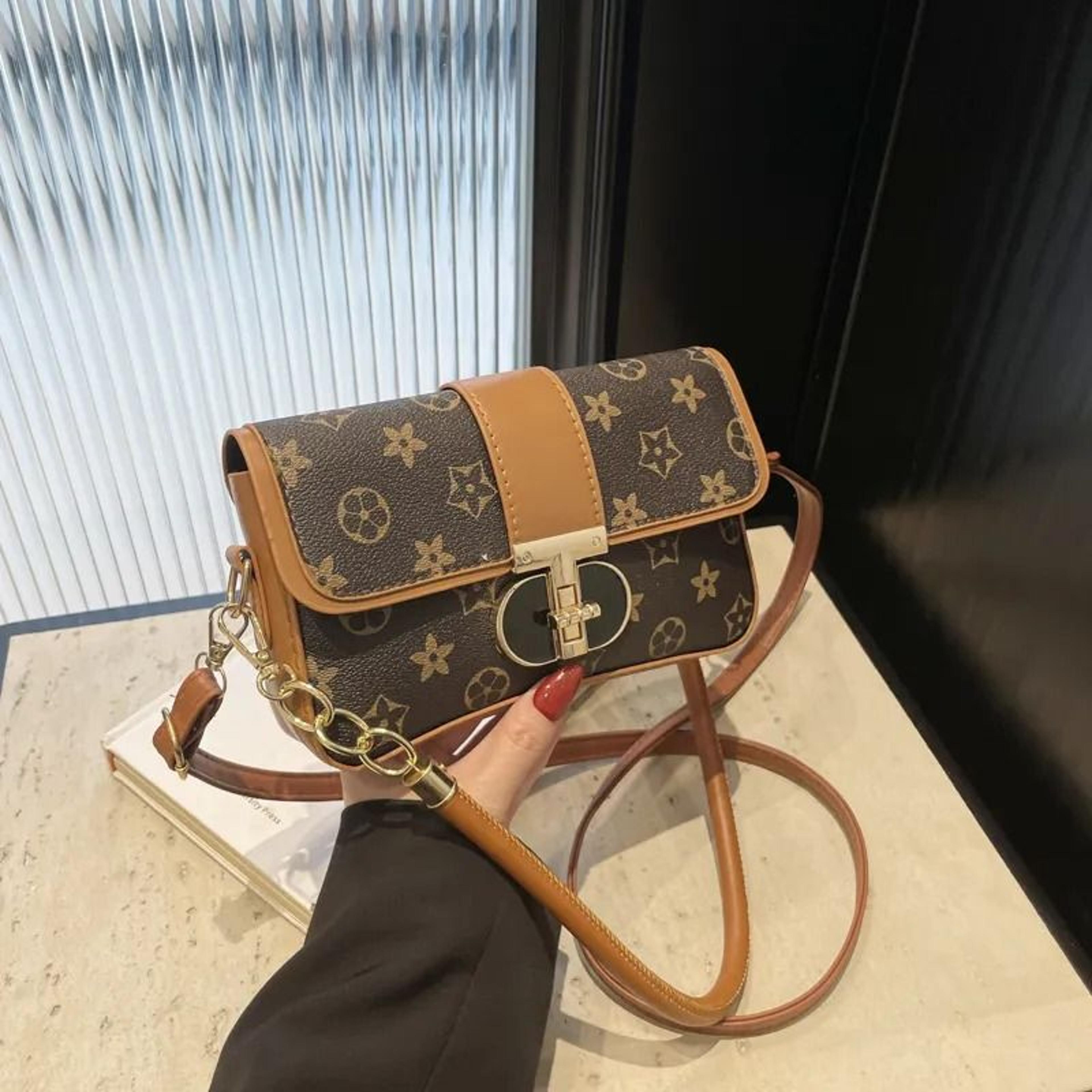 womens minimalist square crossbody shoulder bag with adjustable strap