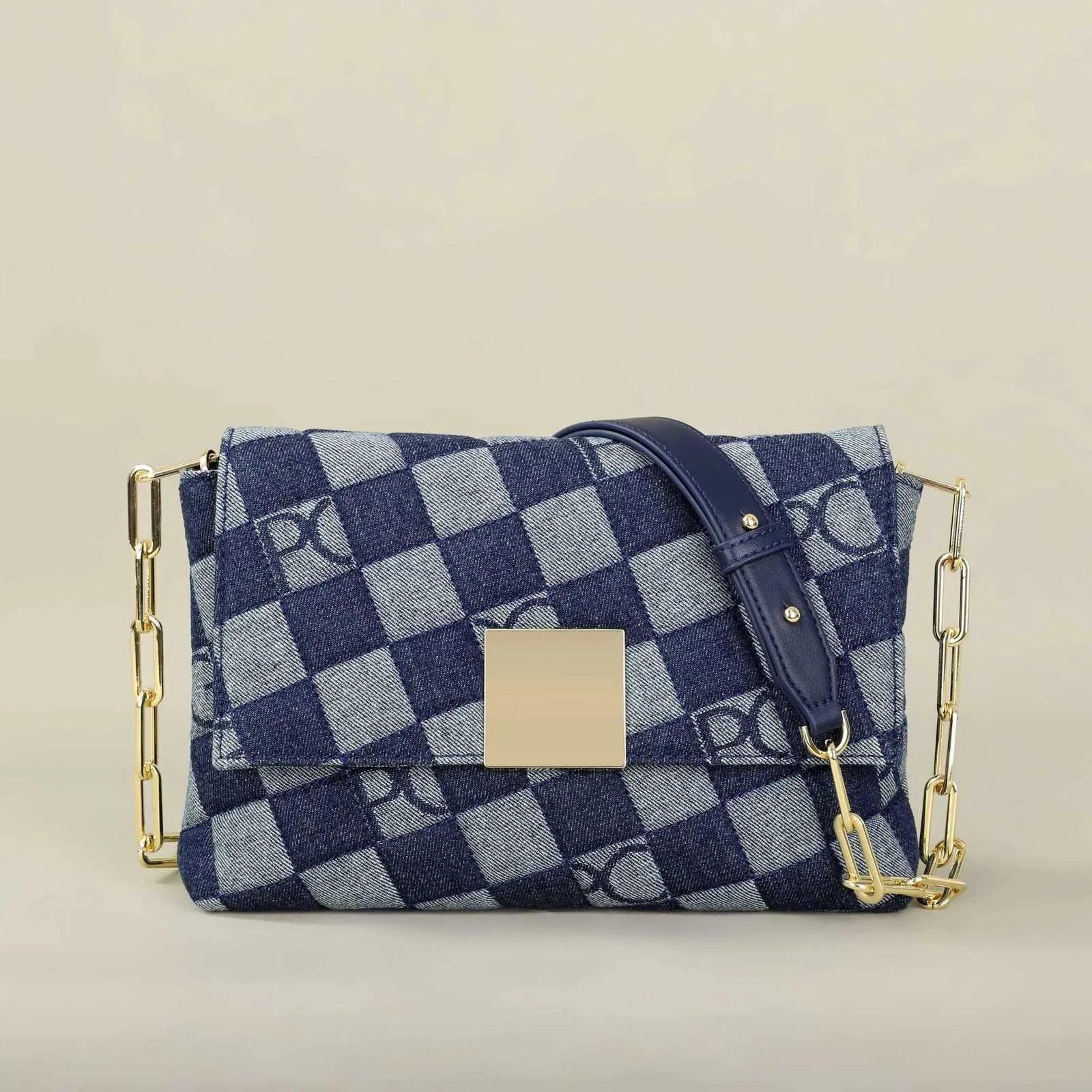 women luxury style crossbody bag for commuting and everyday wear