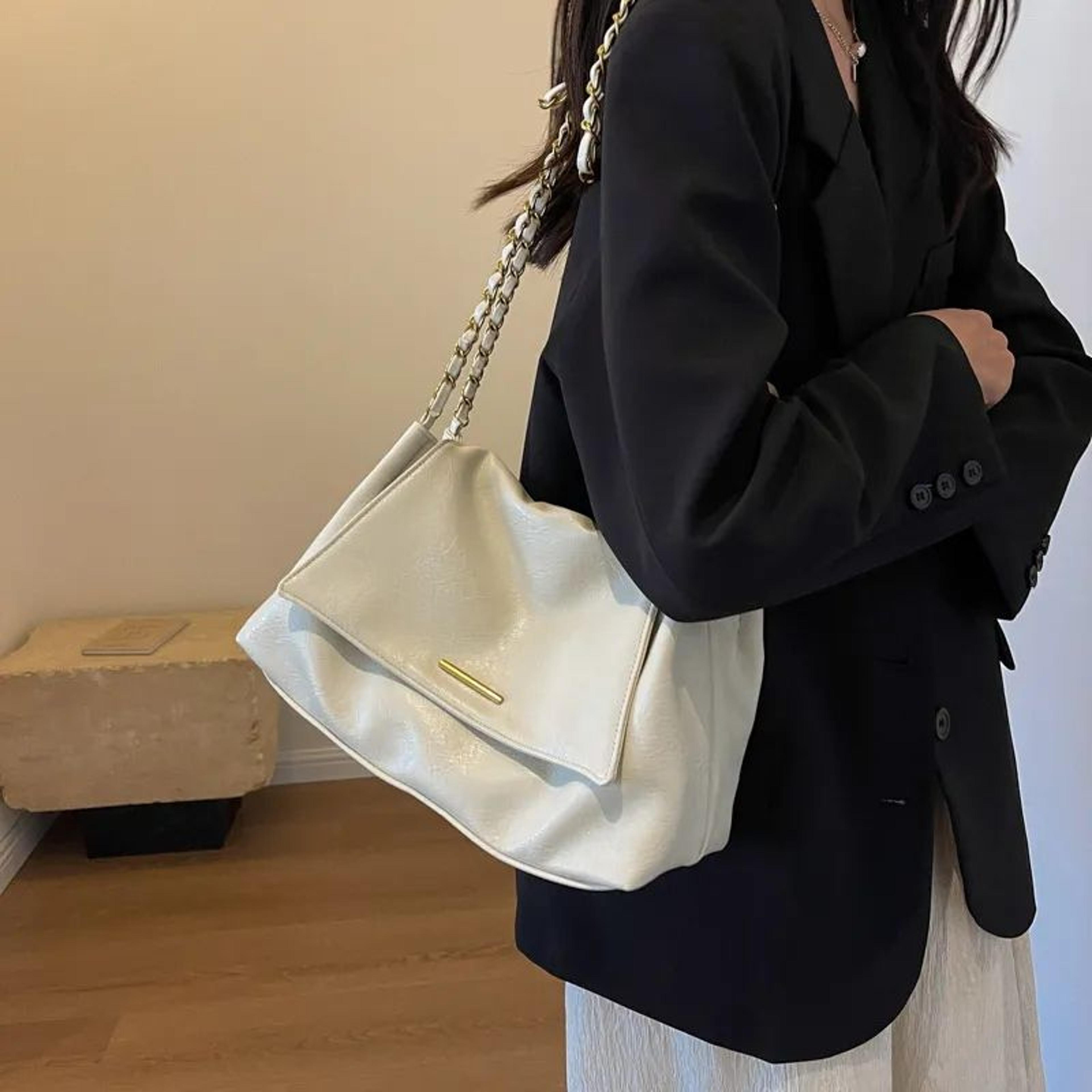 women's large capacity lightweight shoulder tote bag with adjustable strap