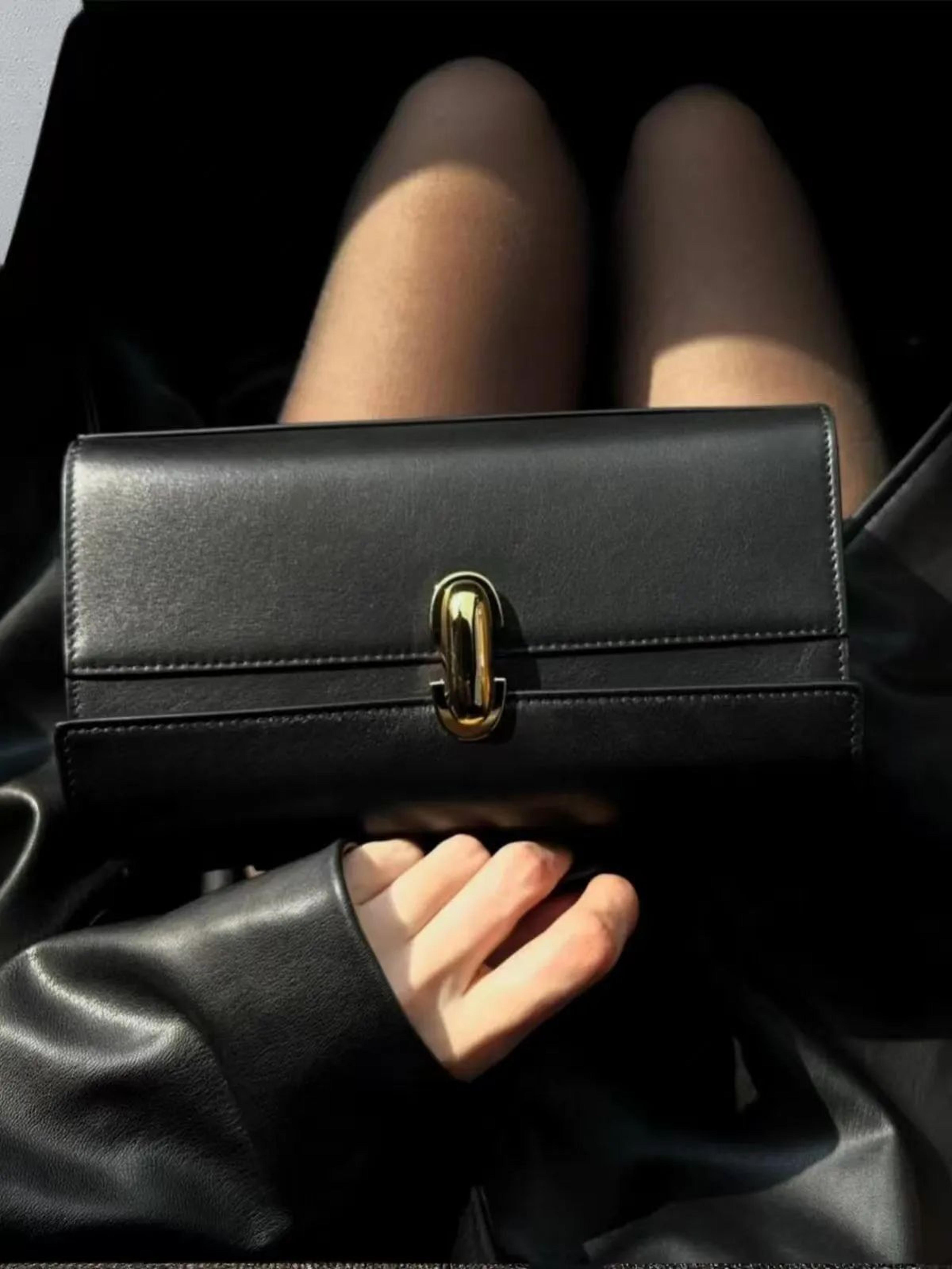 women small square pu crossbody bag with long strap and retro design