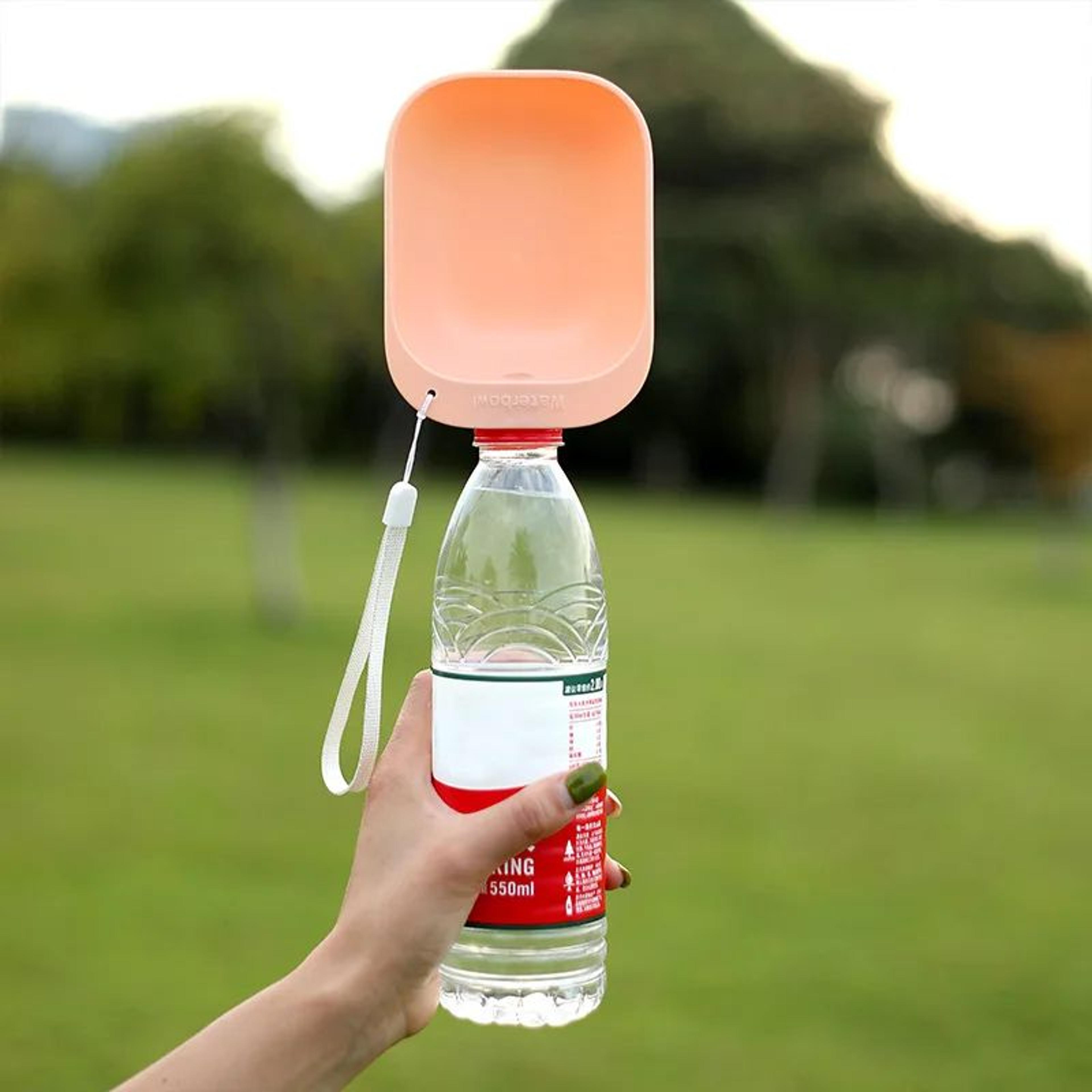 portable dog travel water bottle with foldable bowl – leakproof outdoor drinking feeder for dogs & cats