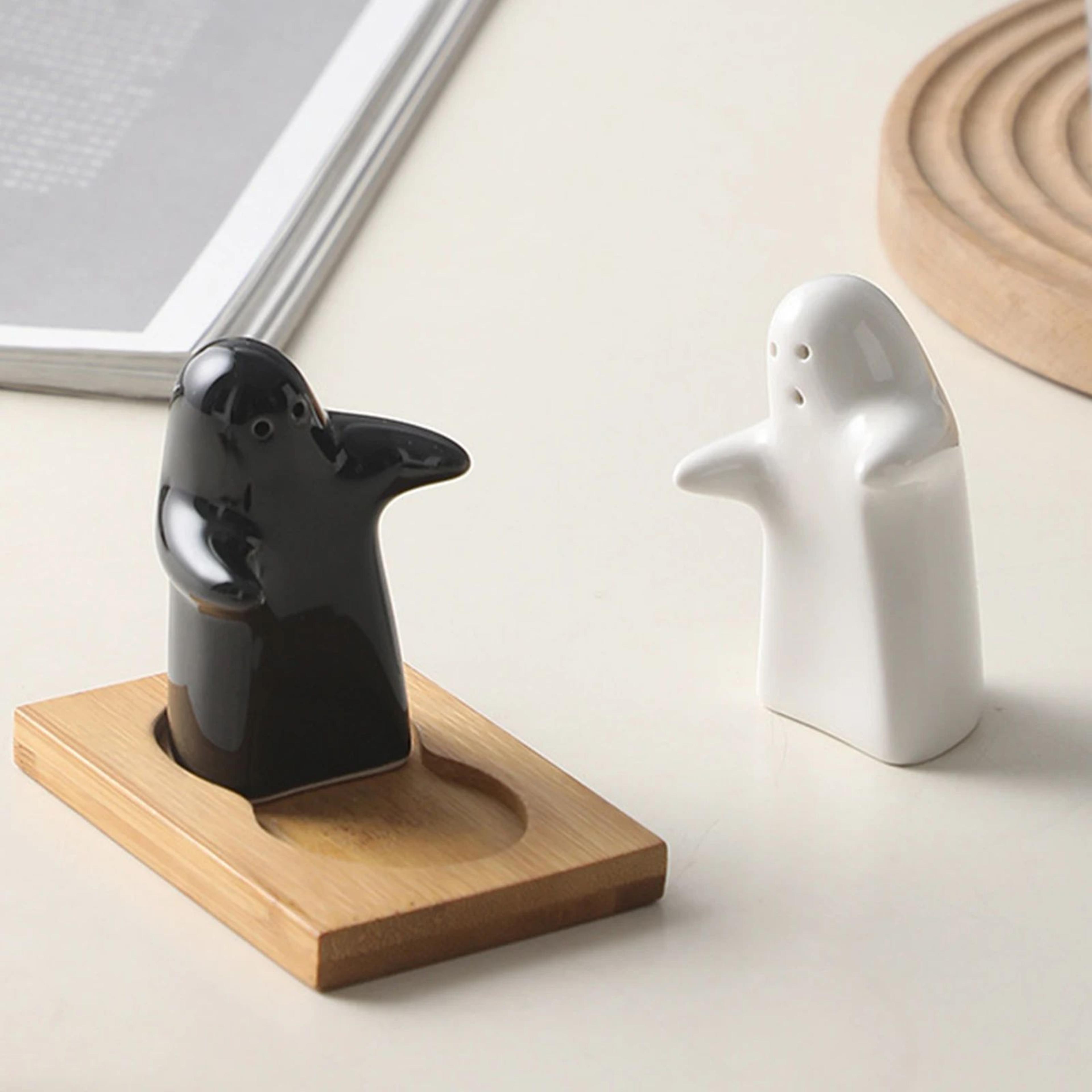 creative hugging man ceramic pepper shaker – cute seasoning jar with funnel for kitchen & table decor