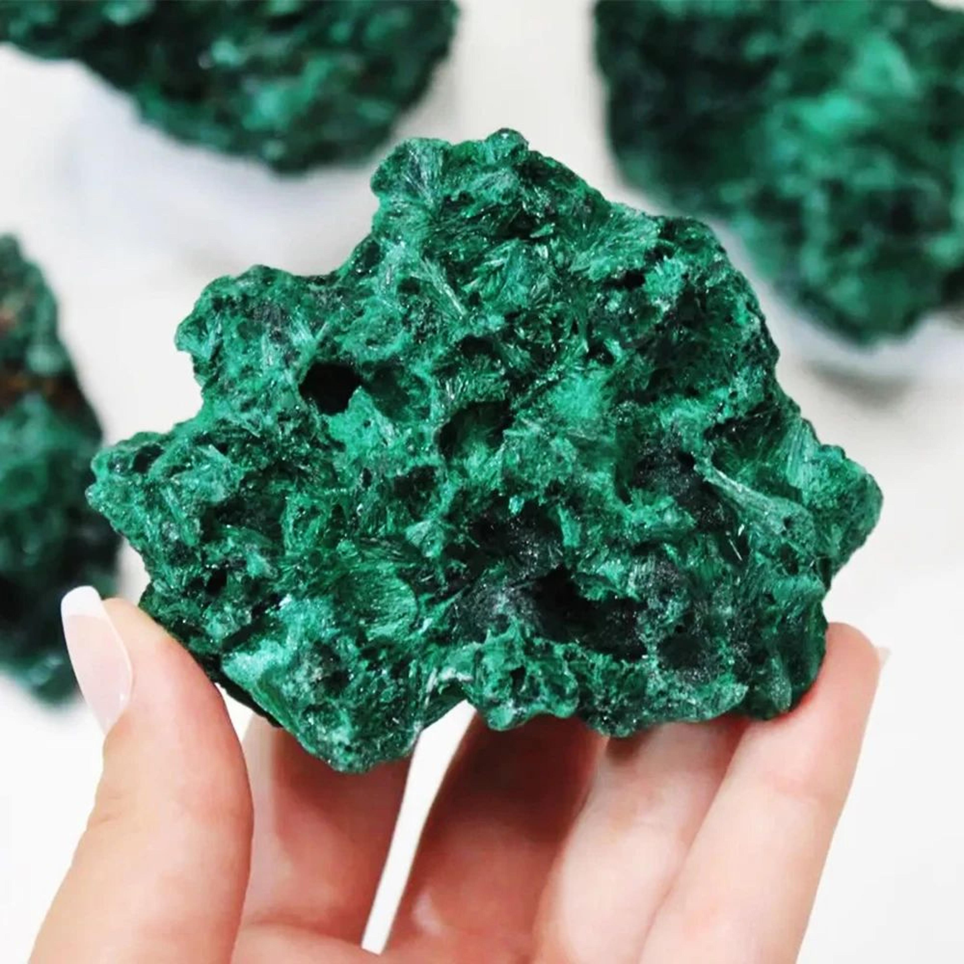 natural raw malachite crystal stone – deep green healing mineral specimen for decor & energy balance