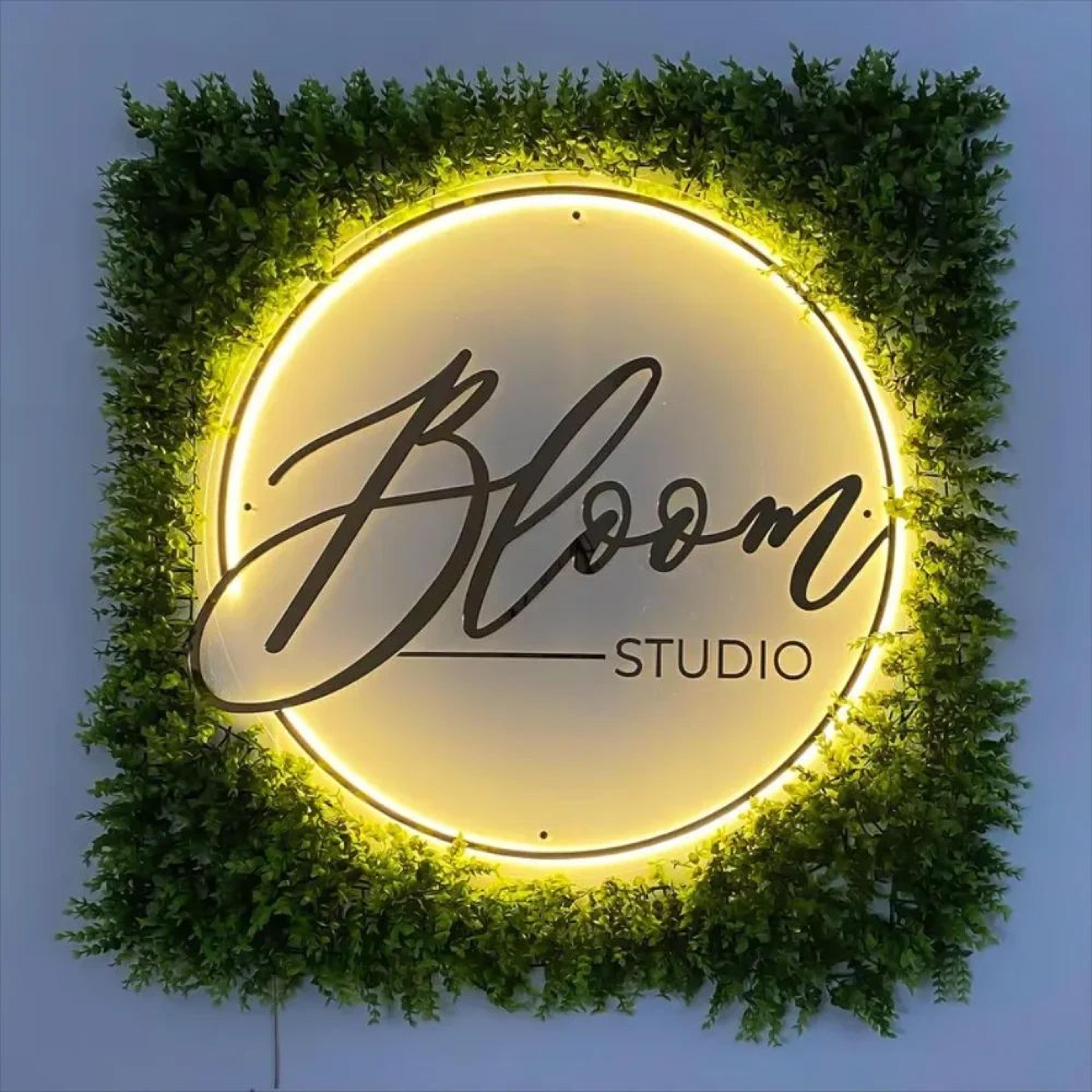 custom led acrylic neon sign – 3d backlit salon logo light for beauty, nails, hair studio & business decor