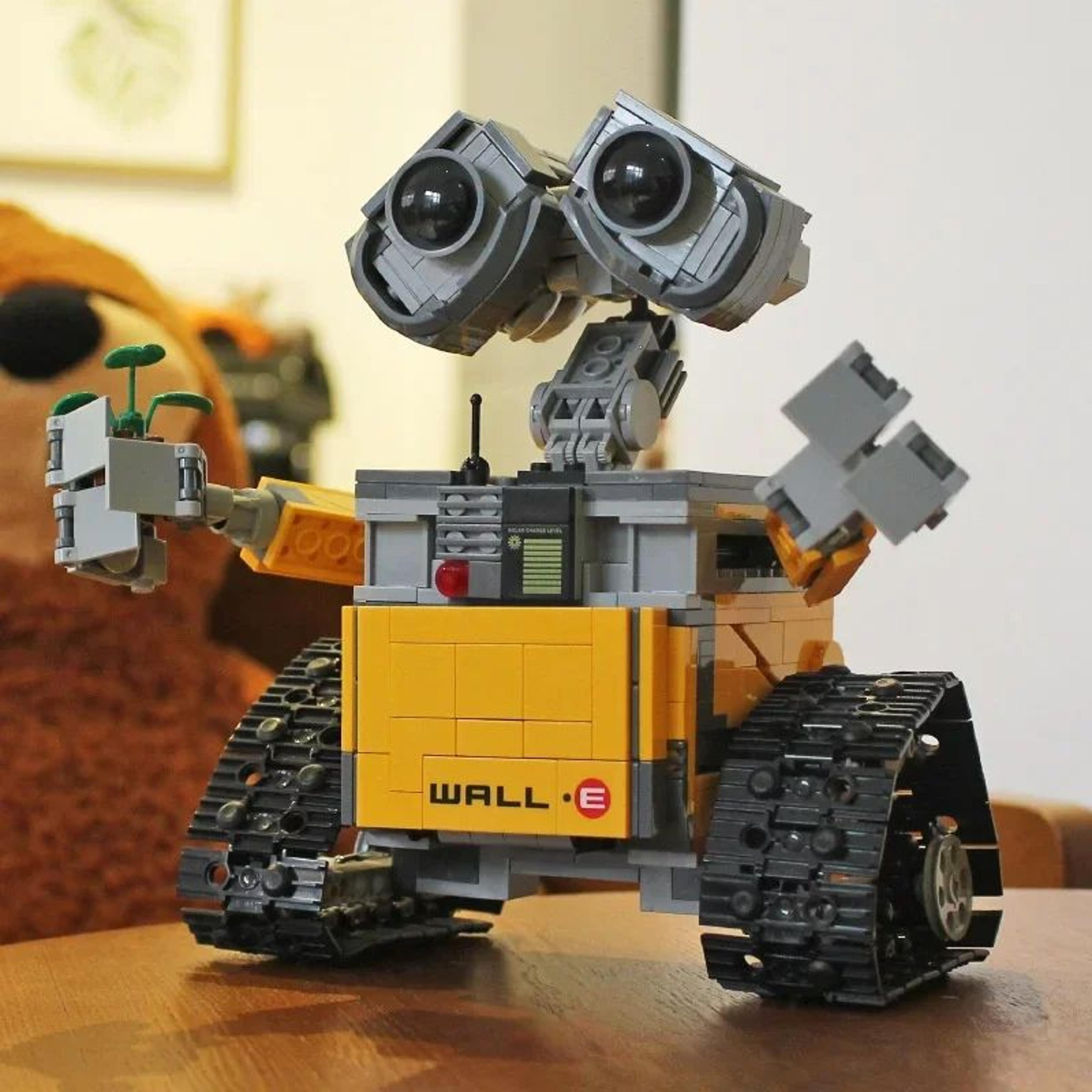 wall-e robot building block set – 687pcs compatible assembly toy model for kids & home display